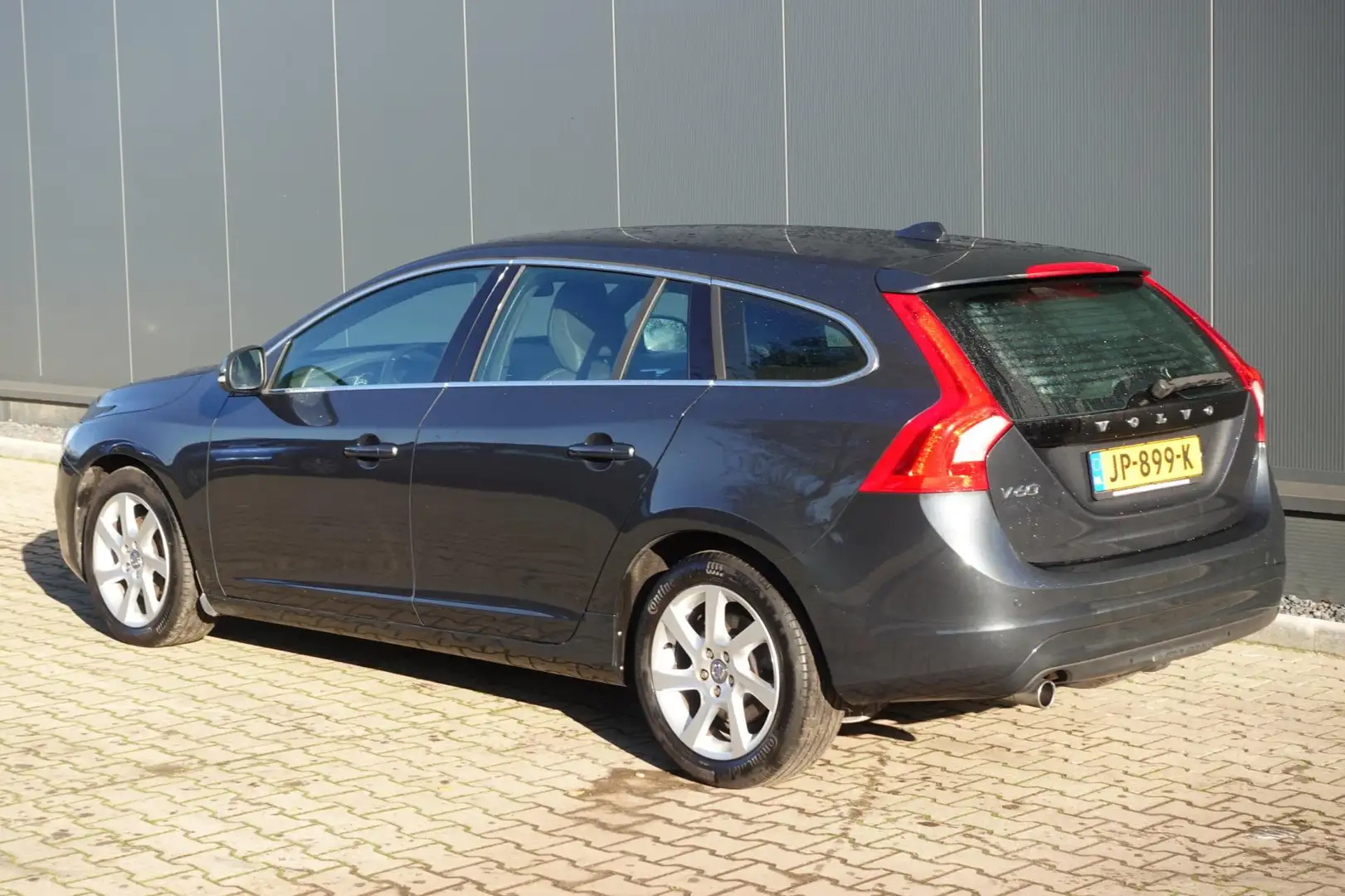 Volvo V60 1.6 D2 Kinetic Gris - 2