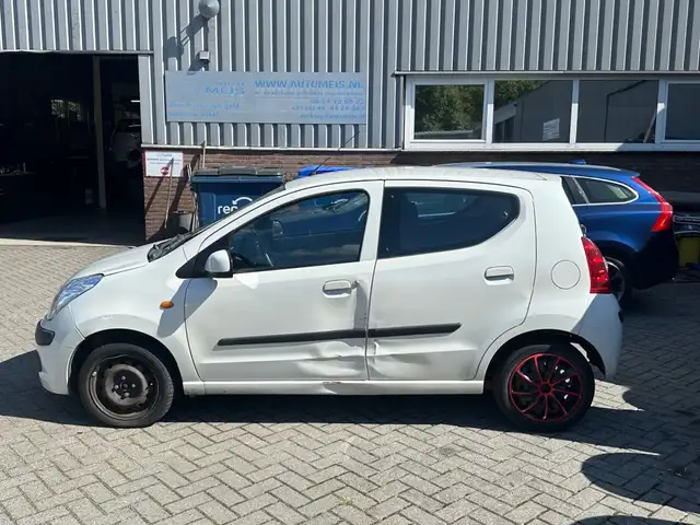 Nissan Pixo