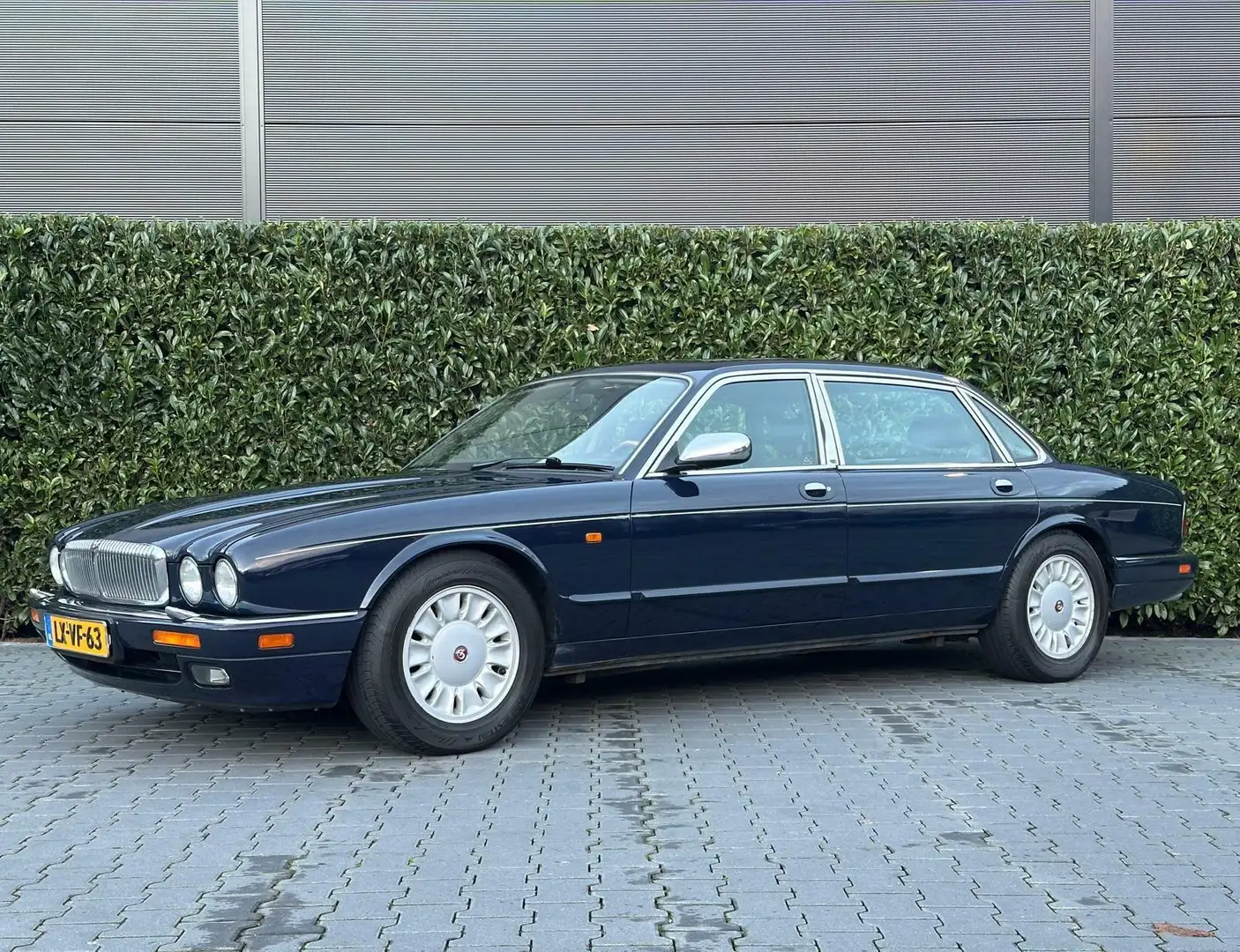 Daimler Double Six 6.0 V12 LWB SPOTGOEDKOOP ,ORIGINEEL NL AUTO, NAP, Azul - 1