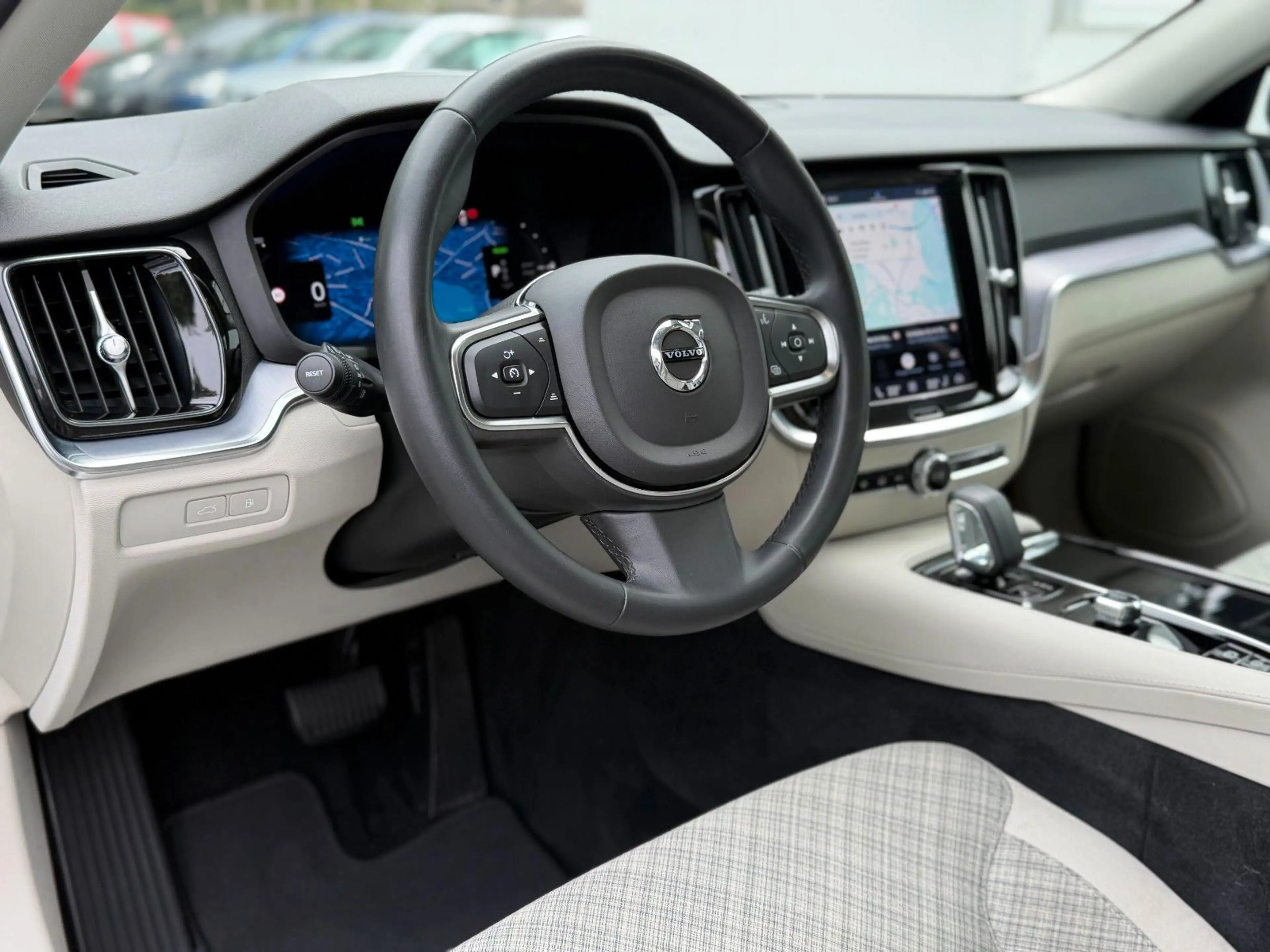 Volvo V60 T6 Recharge Core AWD KEYLESS*AHK*STANDHZG. — photo 13