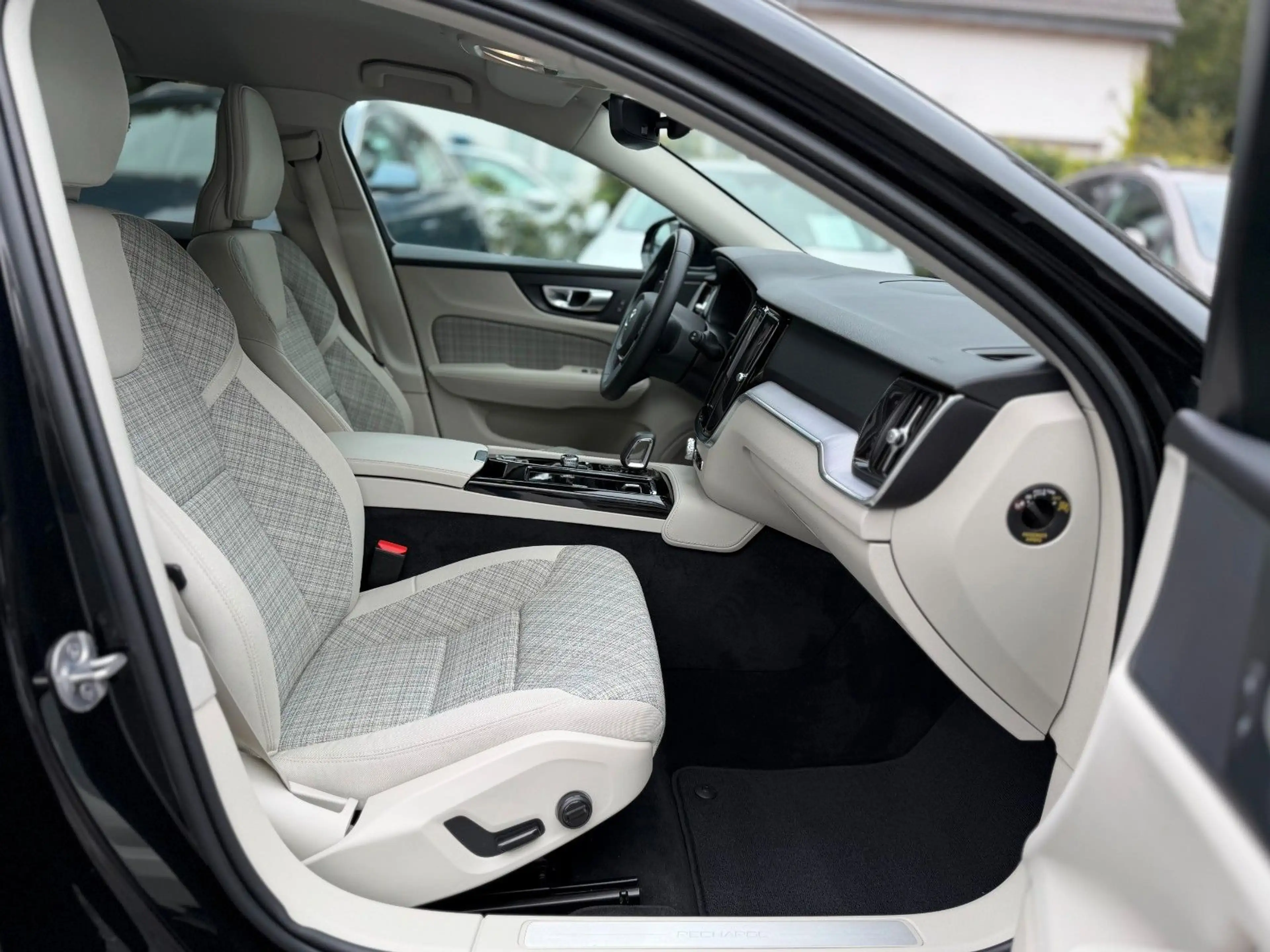 Volvo V60 T6 Recharge Core AWD KEYLESS*AHK*STANDHZG. — photo 8