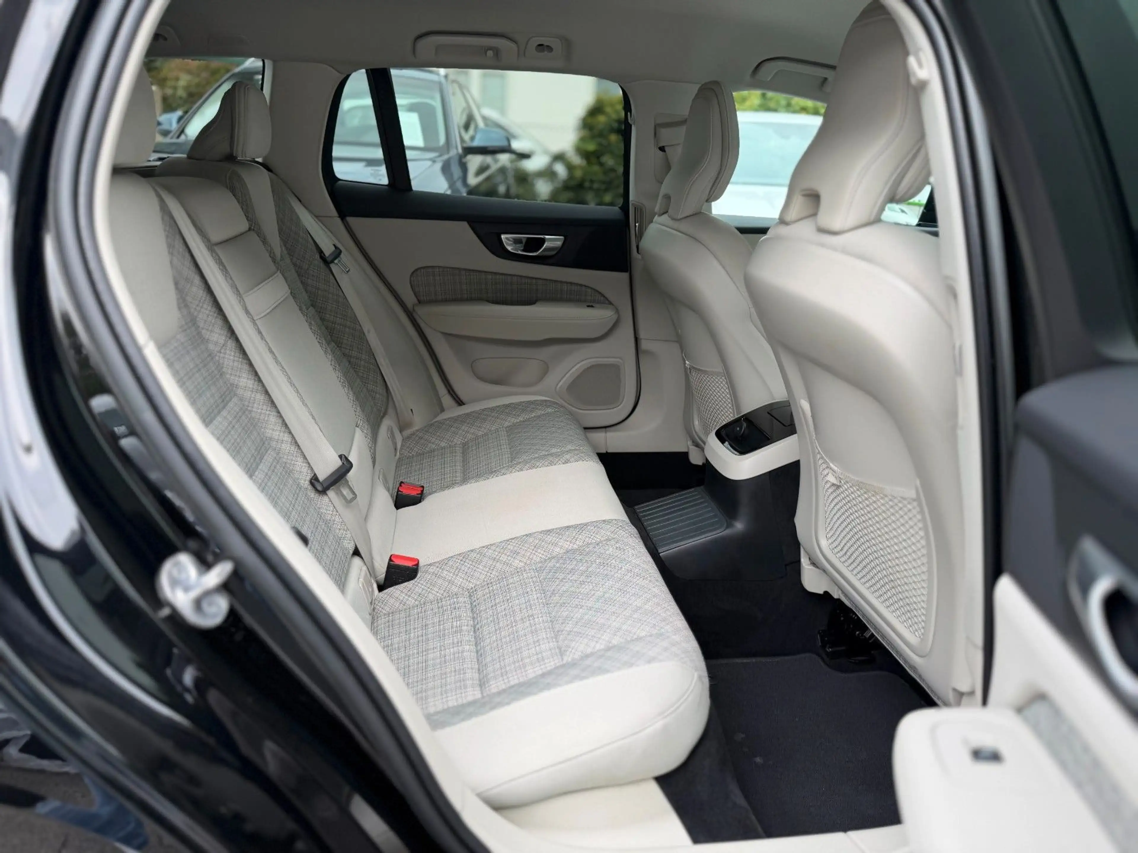 Volvo V60 T6 Recharge Core AWD KEYLESS*AHK*STANDHZG. — photo 12