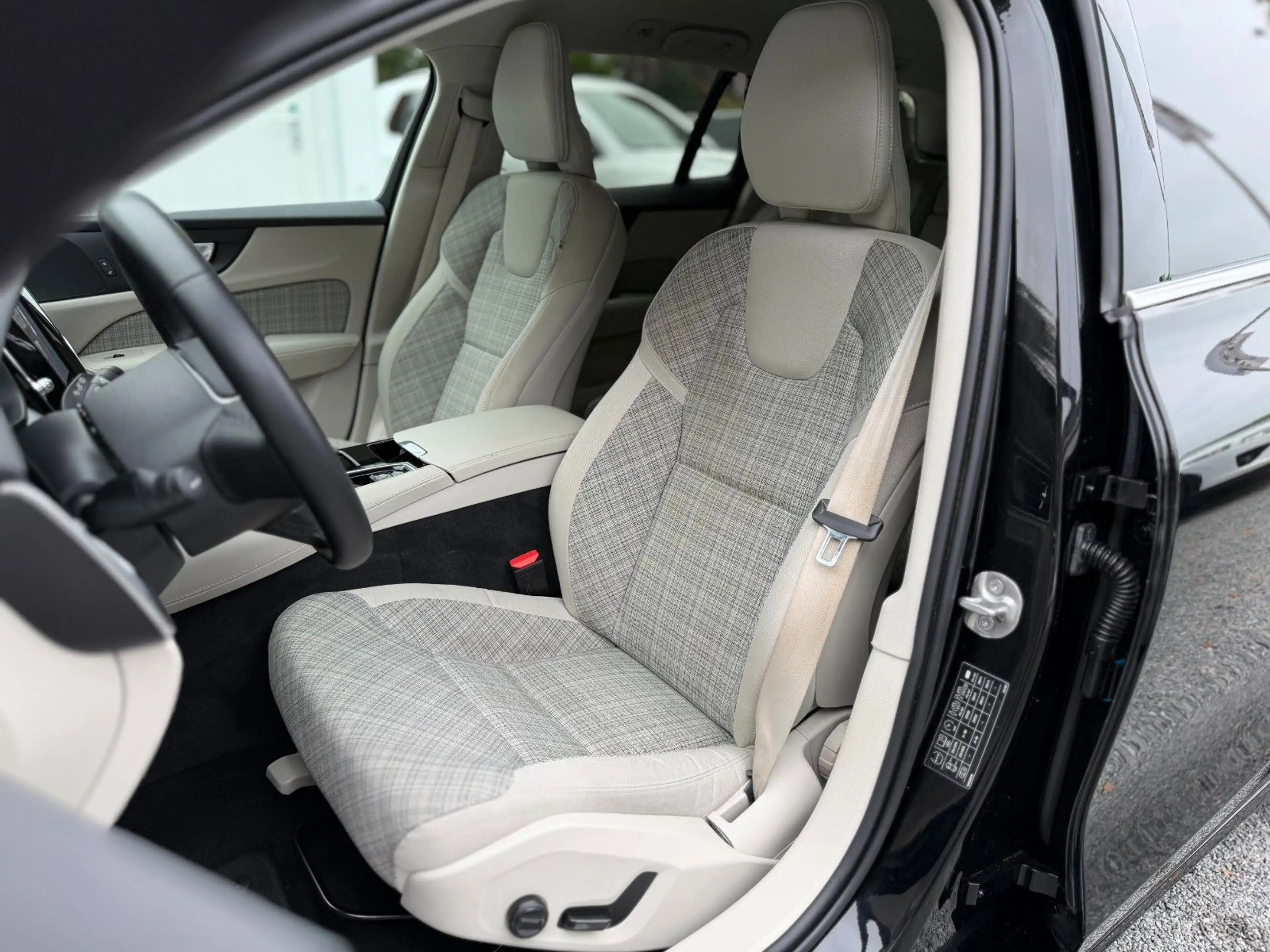 Volvo V60 T6 Recharge Core AWD KEYLESS*AHK*STANDHZG. — photo 11