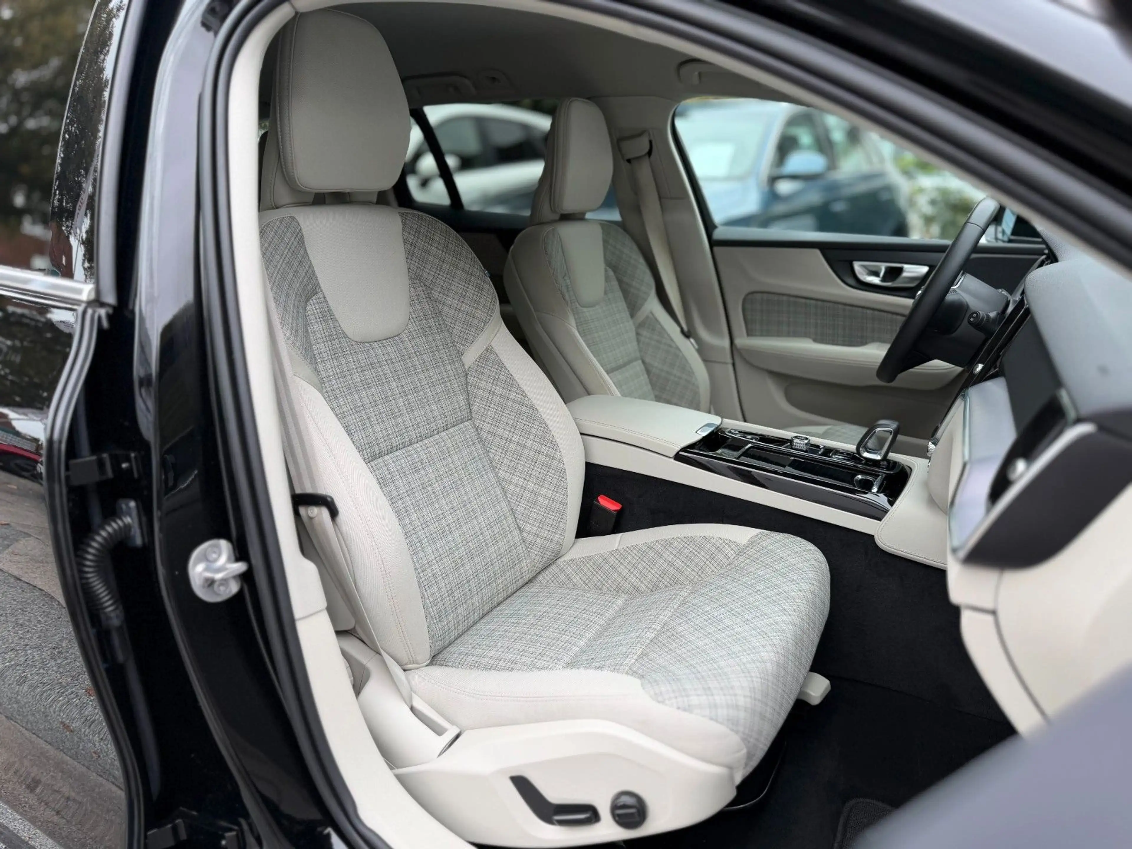 Volvo V60 T6 Recharge Core AWD KEYLESS*AHK*STANDHZG. — photo 9