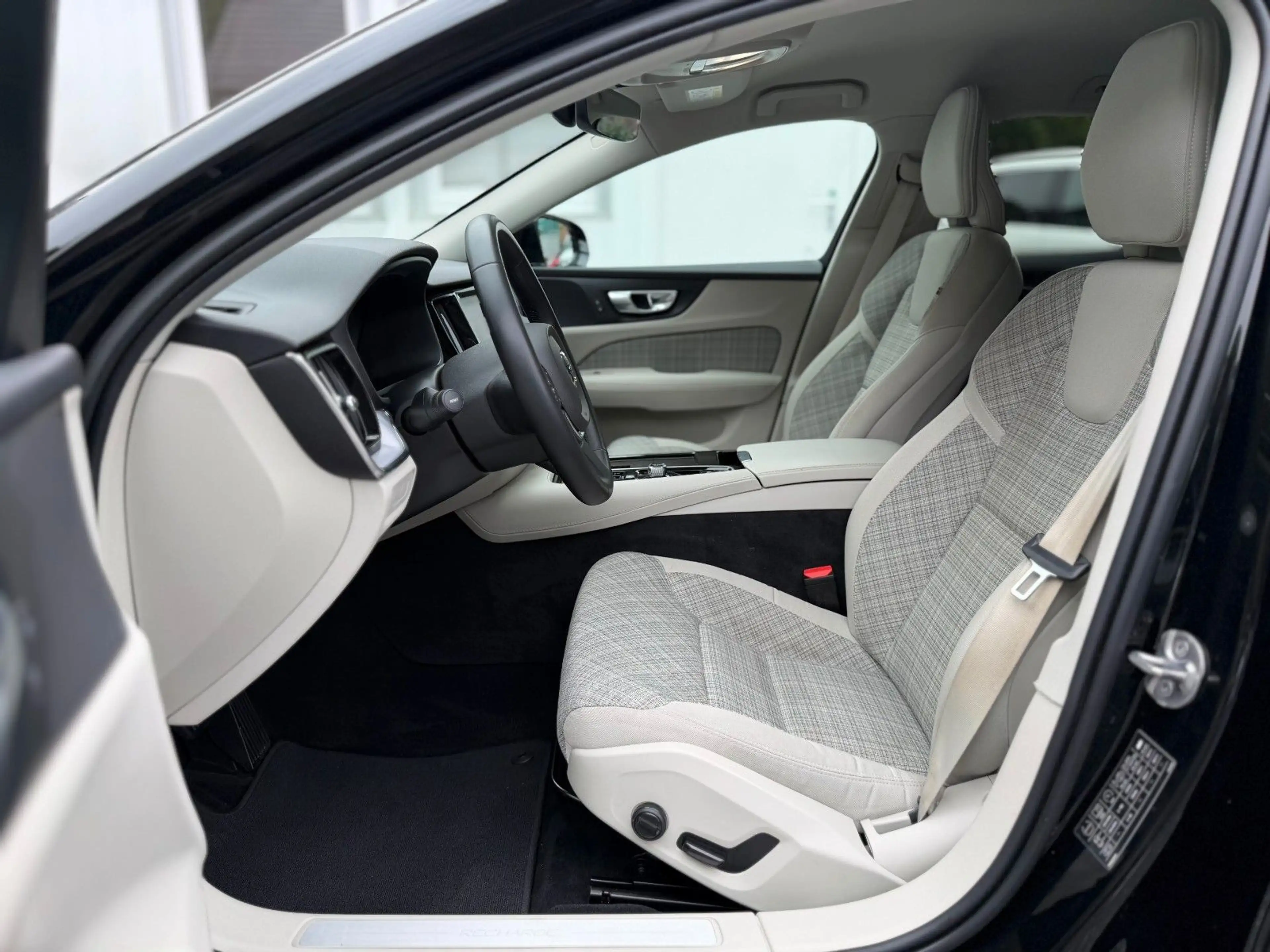 Volvo V60 T6 Recharge Core AWD KEYLESS*AHK*STANDHZG. — photo 10