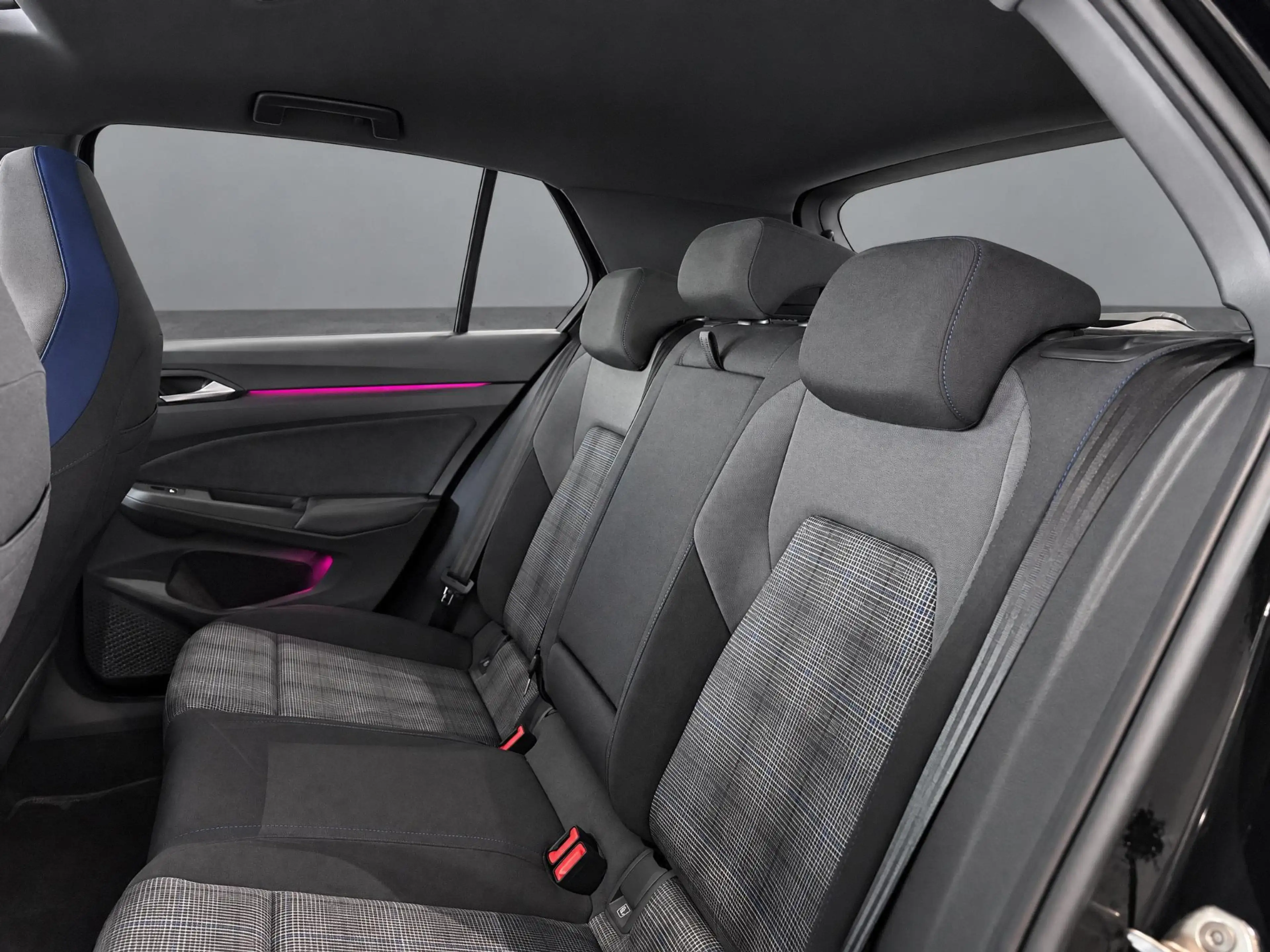 Volkswagen Golf GTE 1.5 eHybrid 272pk · Panoramadak · 360 Camera · Weg — photo 11
