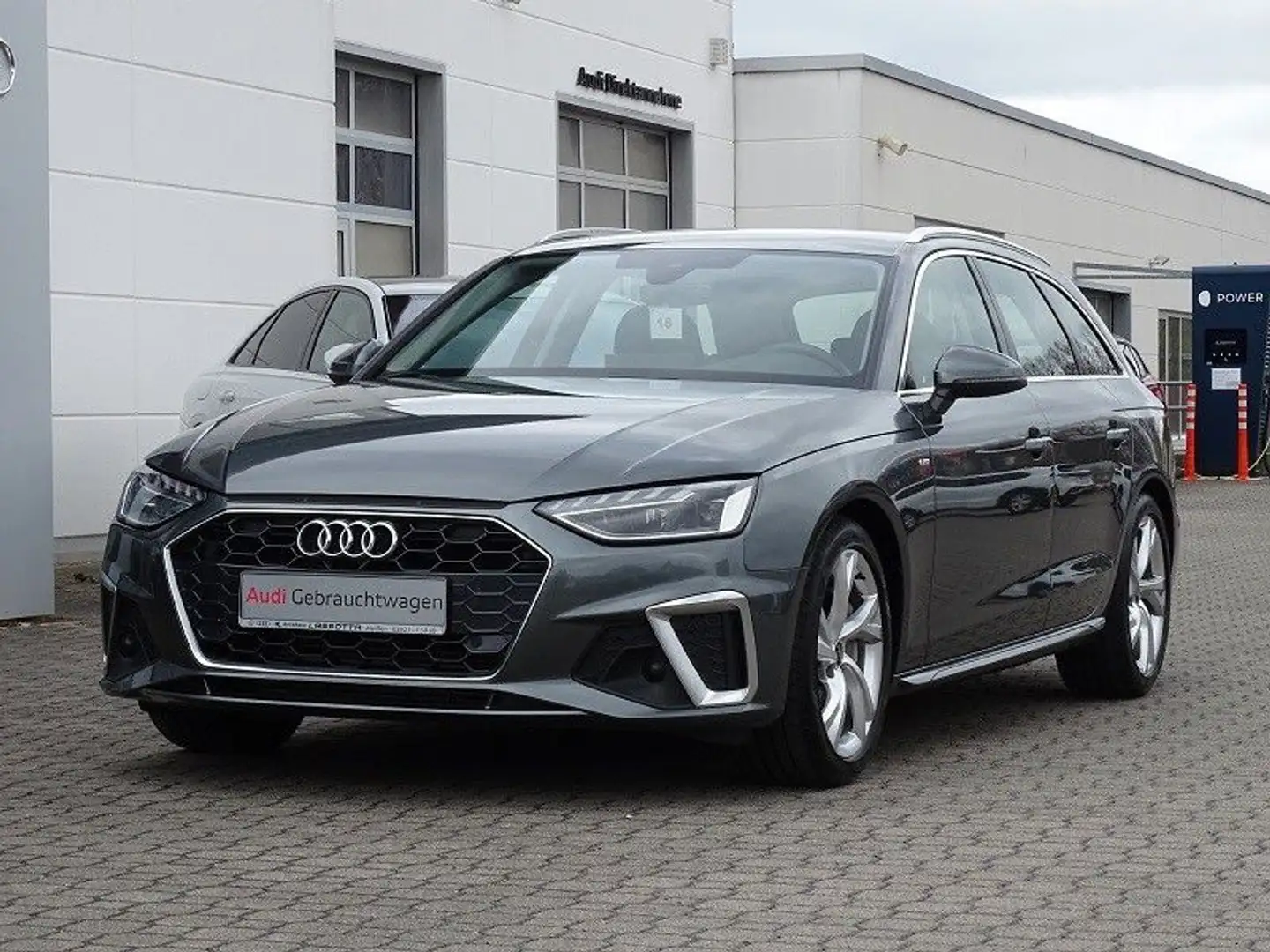 Audi A4 Avant 40 TFSI S-tronic S line Grau - 1
