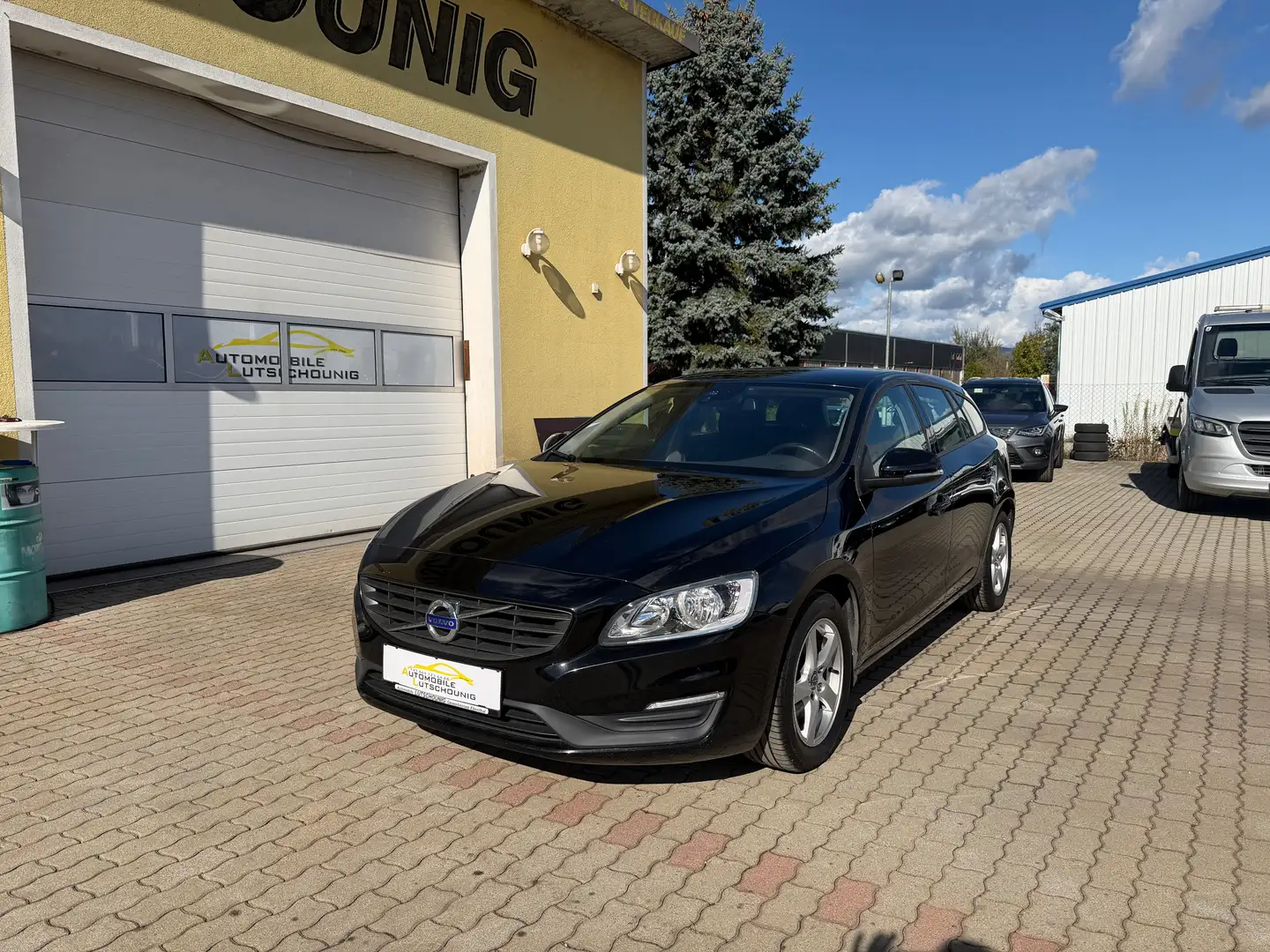 Volvo V60 2.0 Diesel 150 PS Schwarz - 2