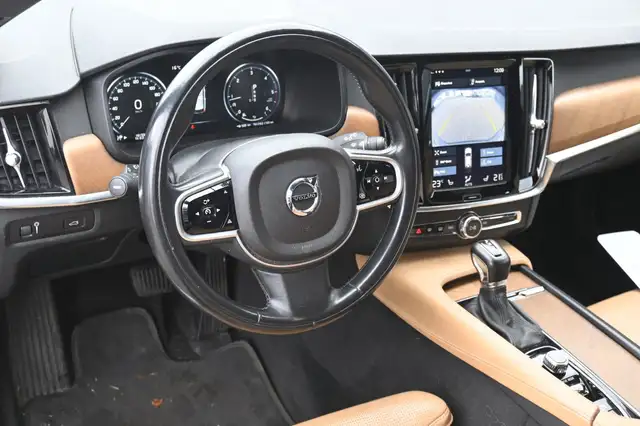 Volvo V90 view 3