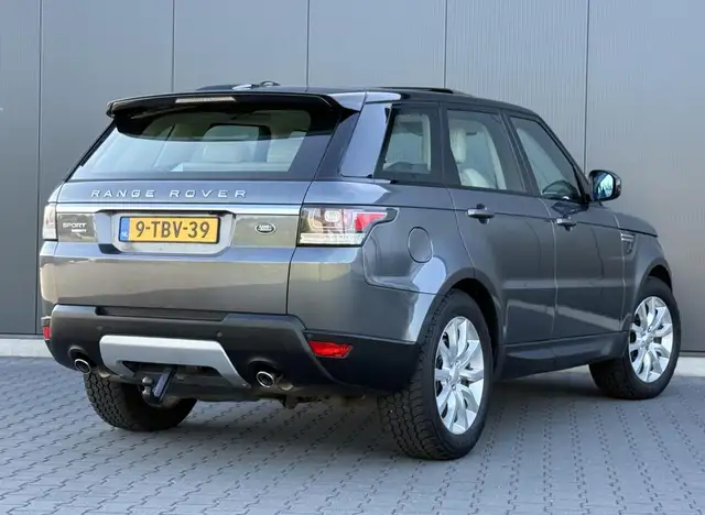 Land Rover Range Rover Sport view 4
