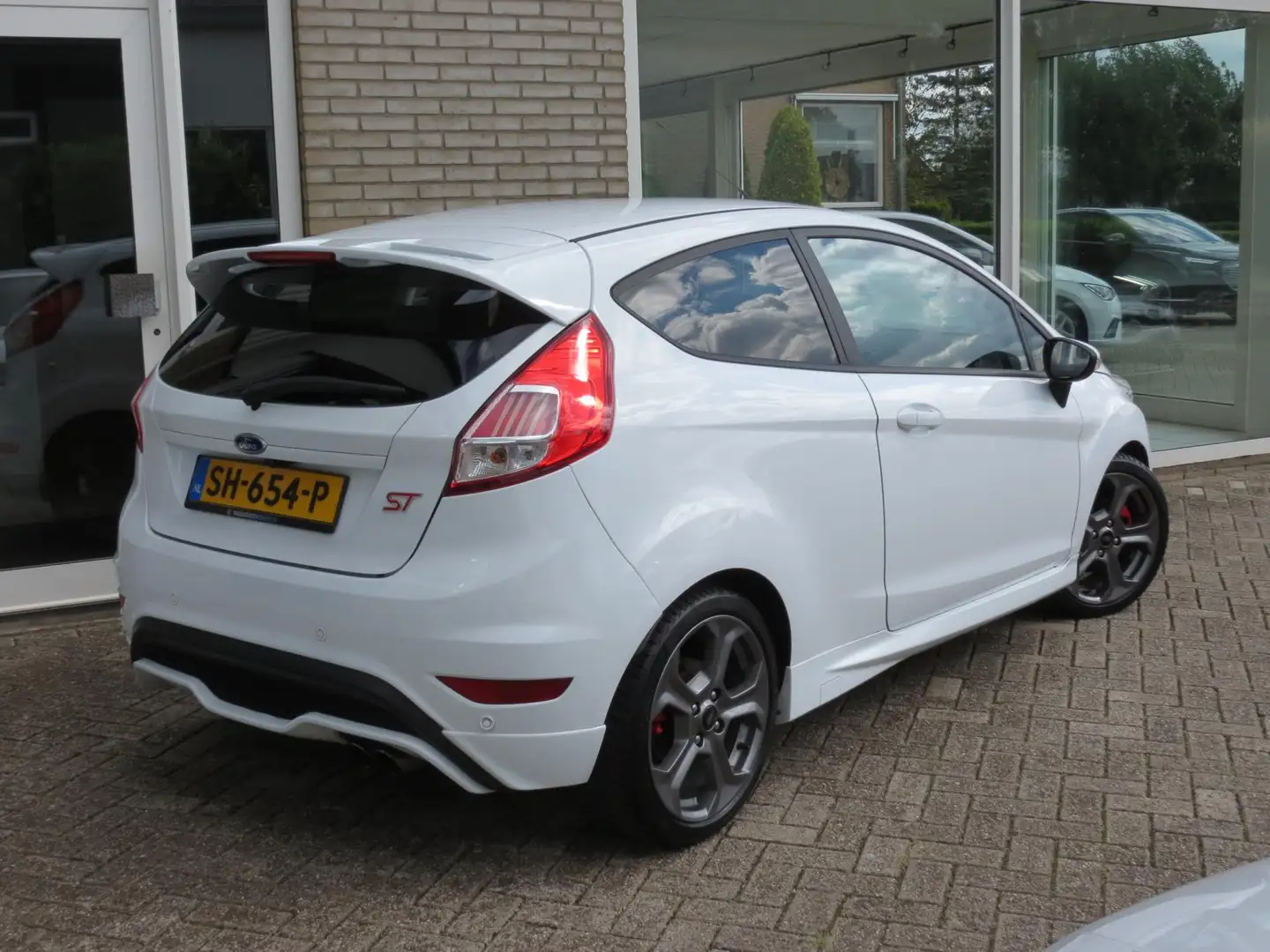 Ford Fiesta 1.6 ST 180 Pk Camera|Navi|Winter Pack|Clima|Recaro Wit - 2