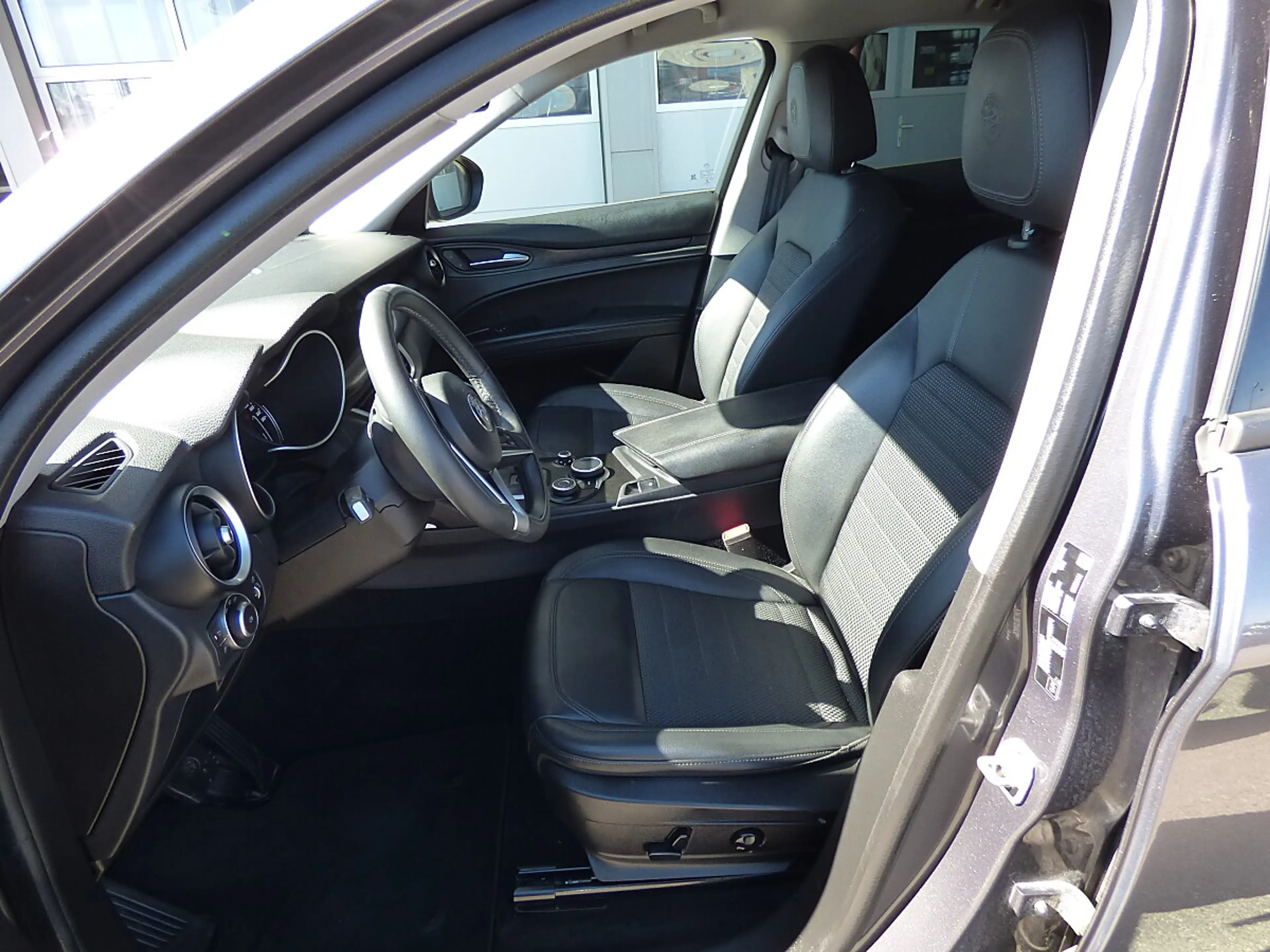 Alfa Romeo Stelvio Super 2,2 ATX AWD 20 Zoll — photo 6