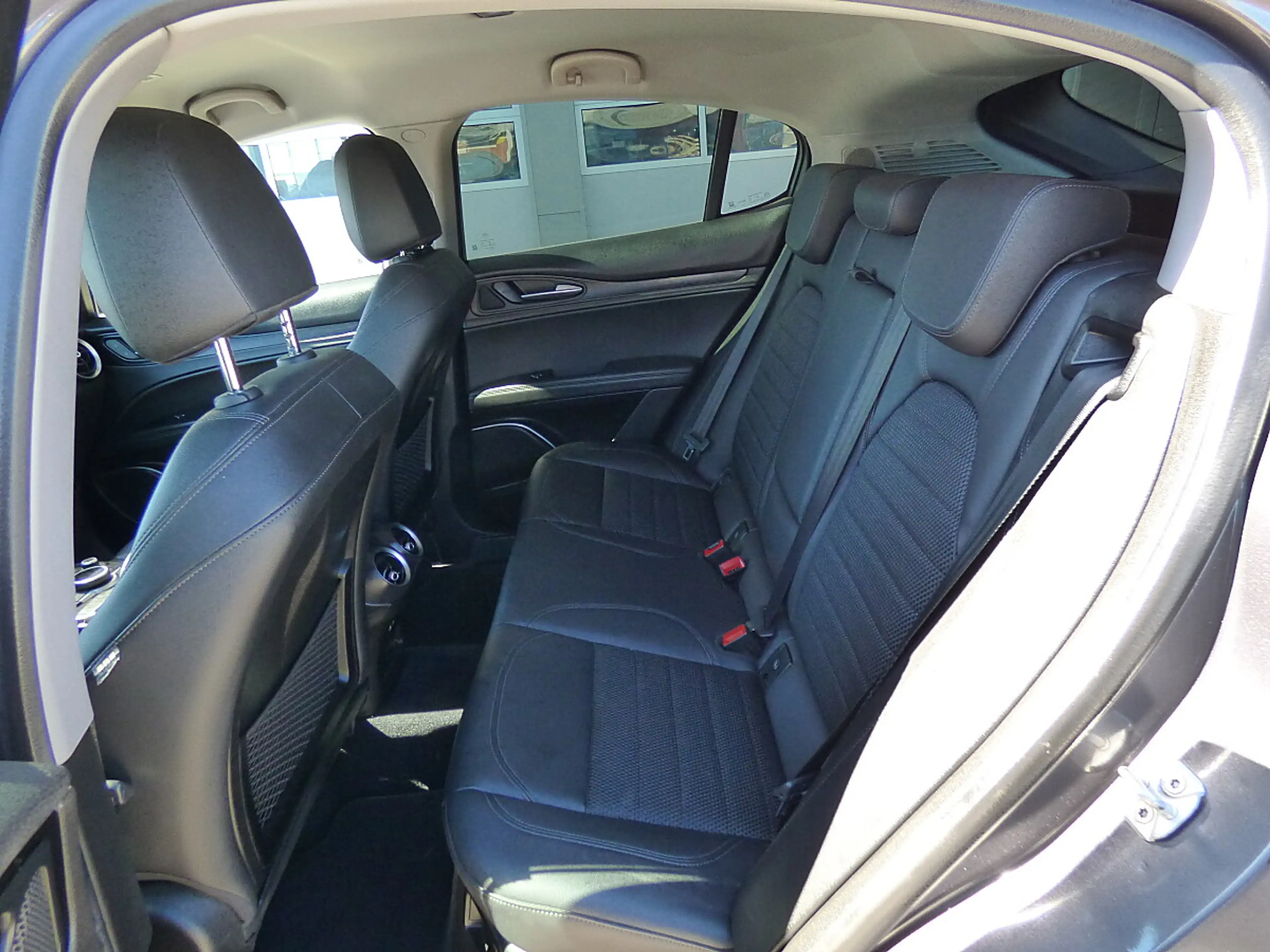 Alfa Romeo Stelvio Super 2,2 ATX AWD 20 Zoll — photo 5