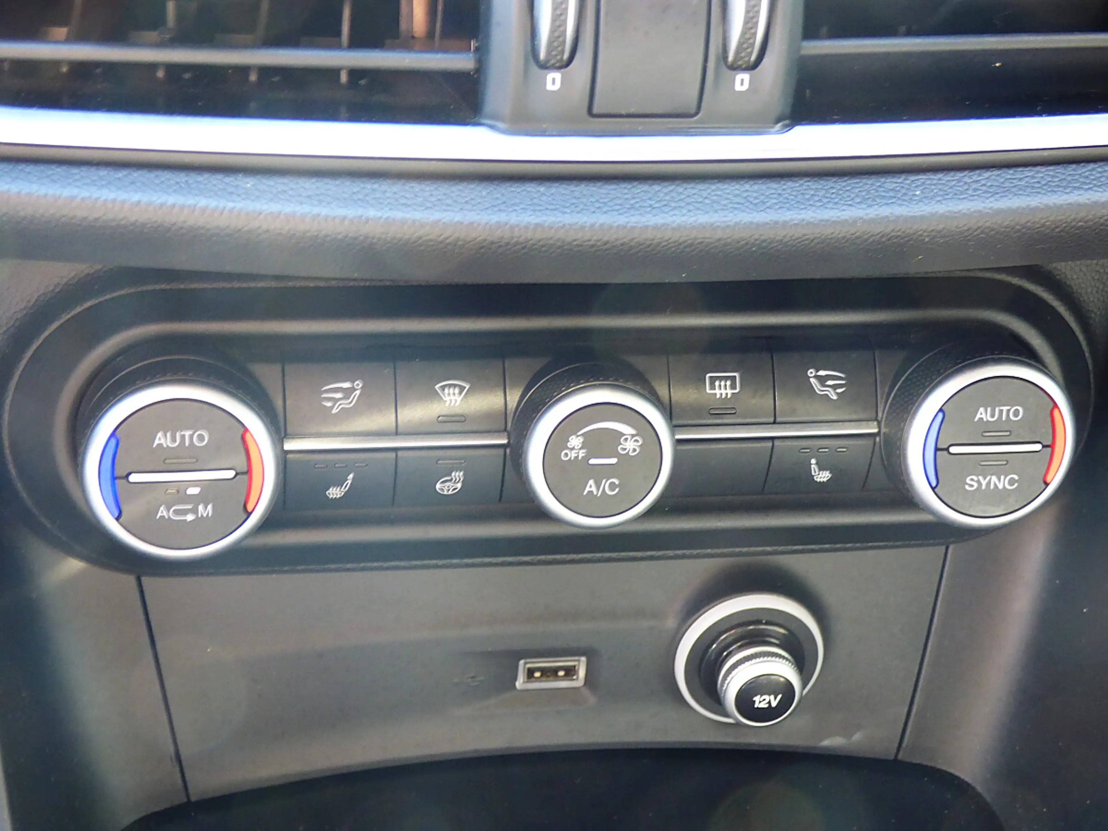 Alfa Romeo Stelvio Super 2,2 ATX AWD 20 Zoll — photo 10