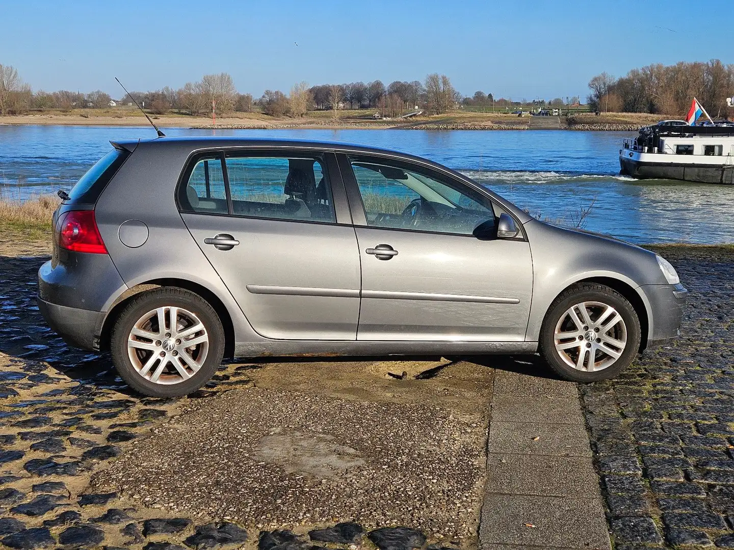 Volkswagen Golf V 1.6 Tour 4-türig TüV/HU 07/2026 1.Hand Grau - 1