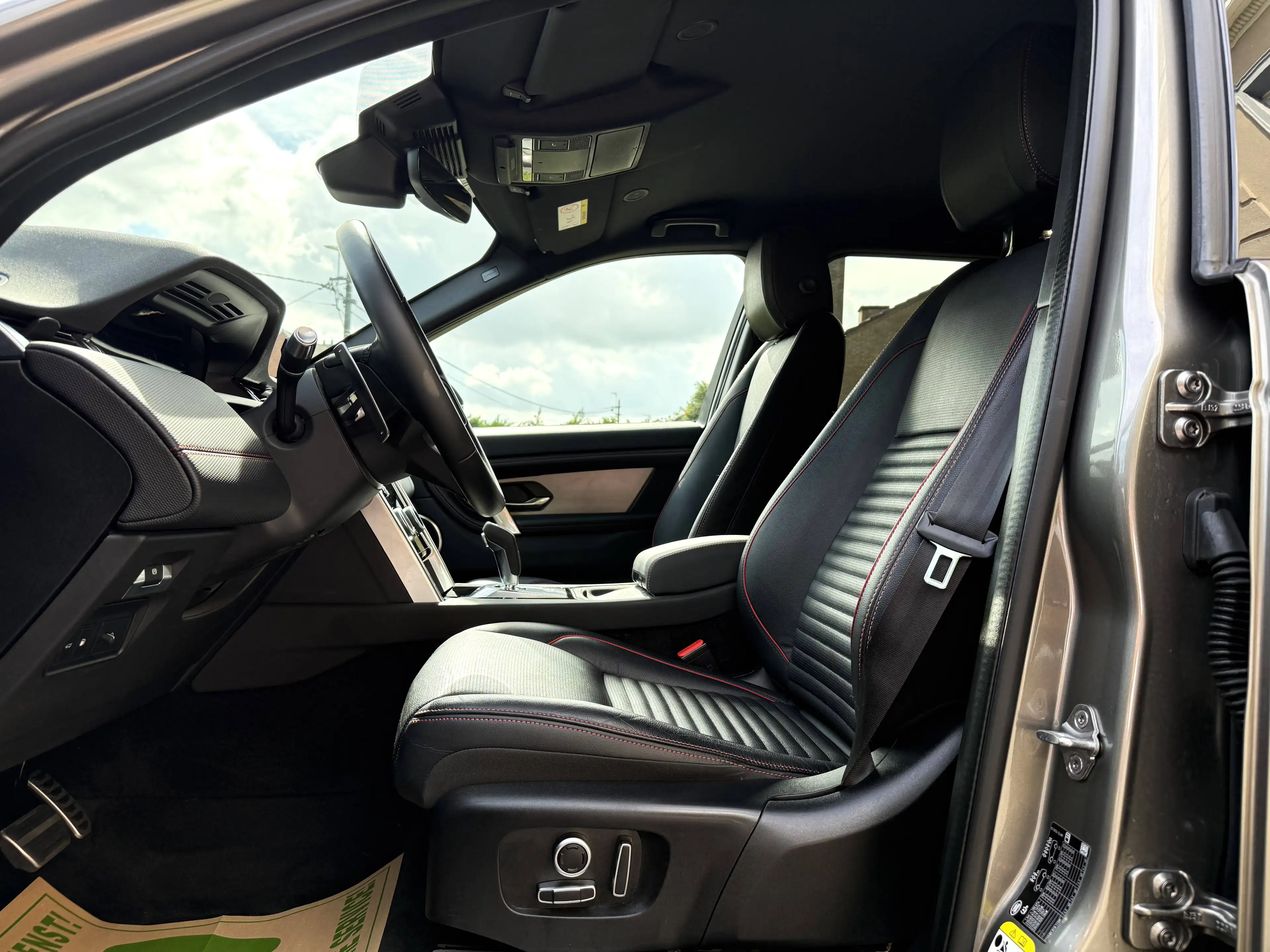 Land Rover Discovery Sport PHEV 1.5 Turbo 4WD P300e R-Dynamic — photo 8