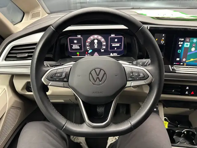 Volkswagen Multivan view 16