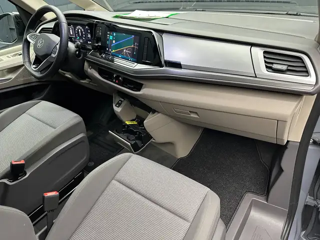 Volkswagen Multivan view 11