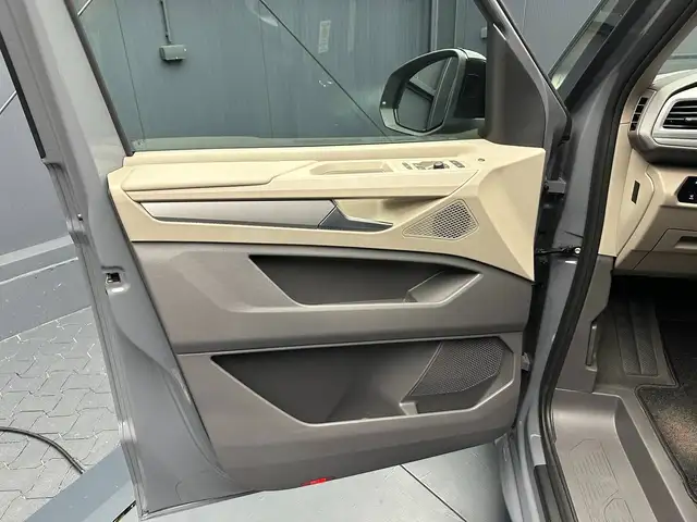 Volkswagen Multivan view 13