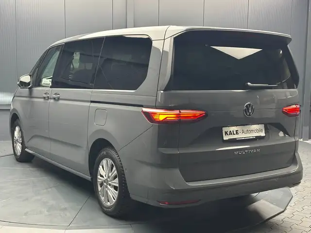 Volkswagen Multivan view 3