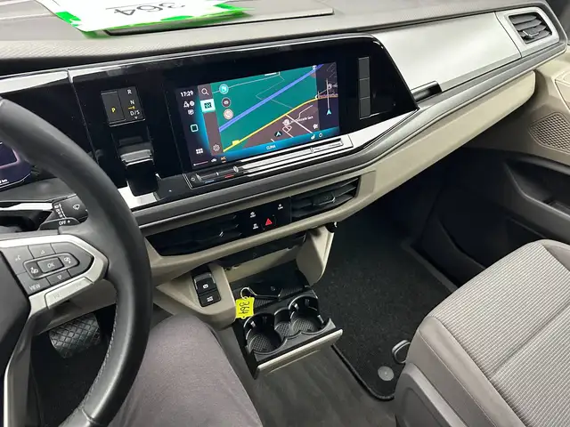 Volkswagen Multivan view 18