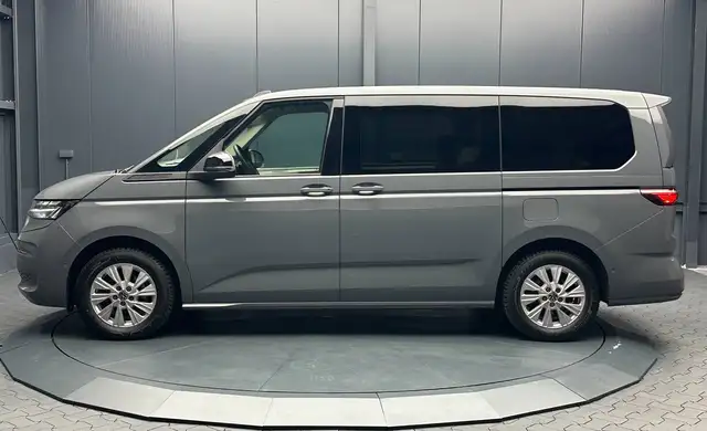 Volkswagen Multivan view 2