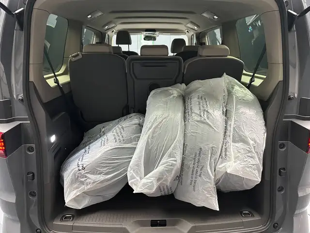 Volkswagen Multivan view 26