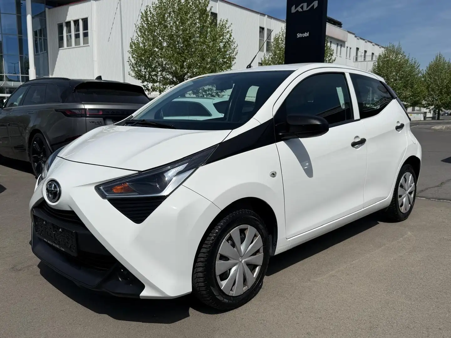 Toyota Aygo 1,0 VVT-i x-young Weiß - 1