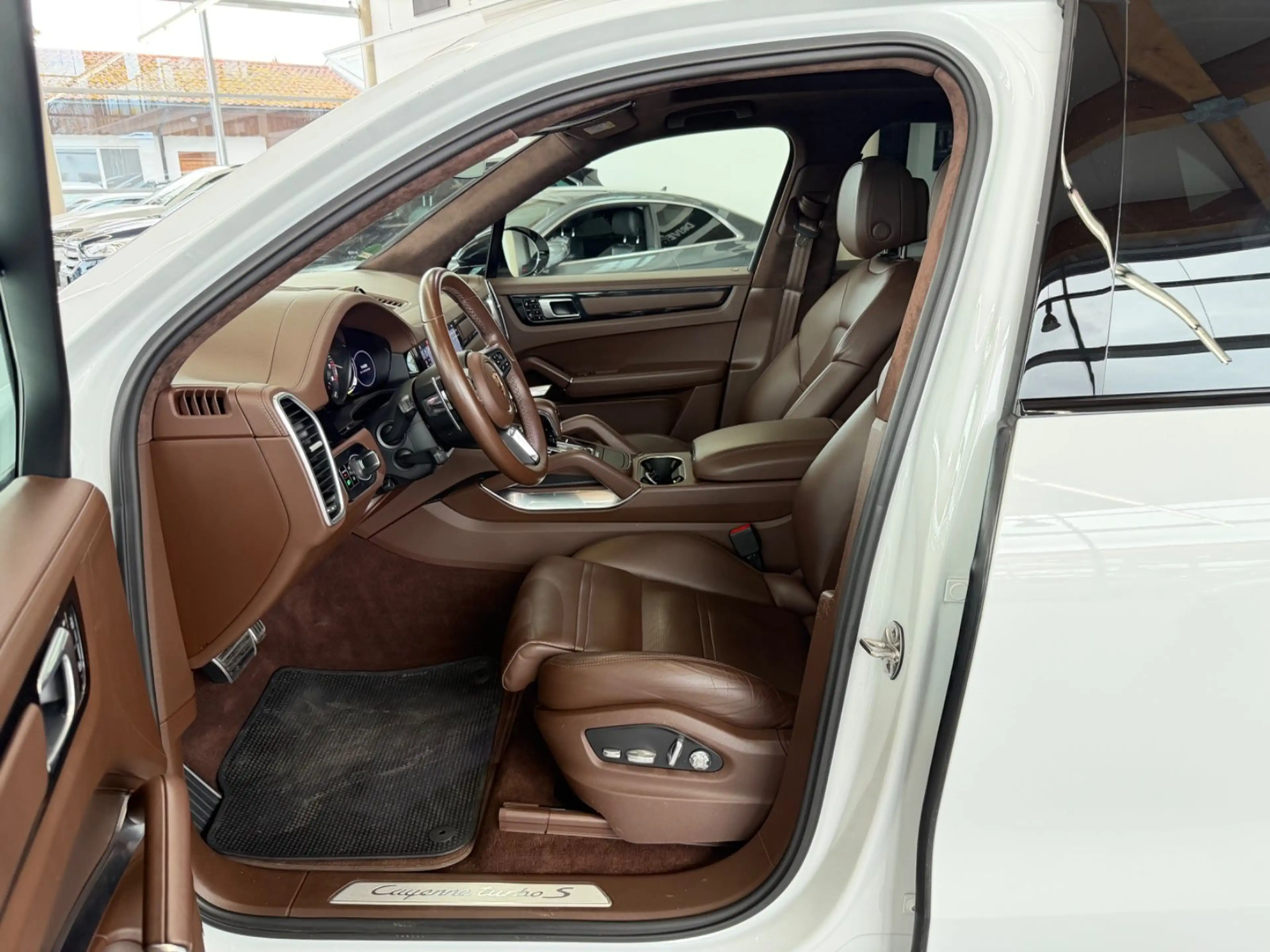 Porsche Cayenne Turbo SE Matrix ACC Pano 360KAM VOLL — photo 14