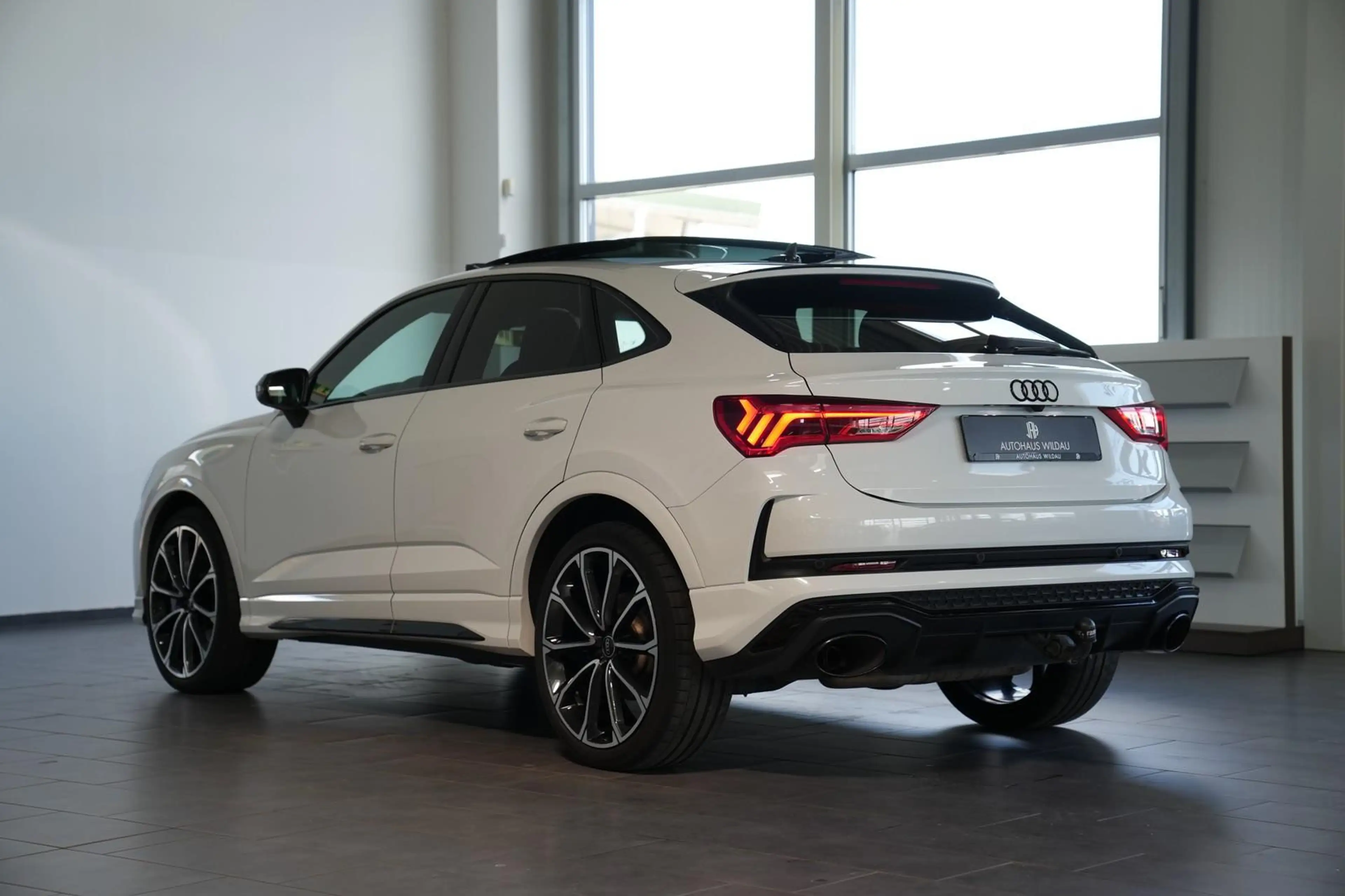 Audi RS Q3 Sportback 2.5 TFSI quattro *PANO*AHK*CERAMIC* — photo 13