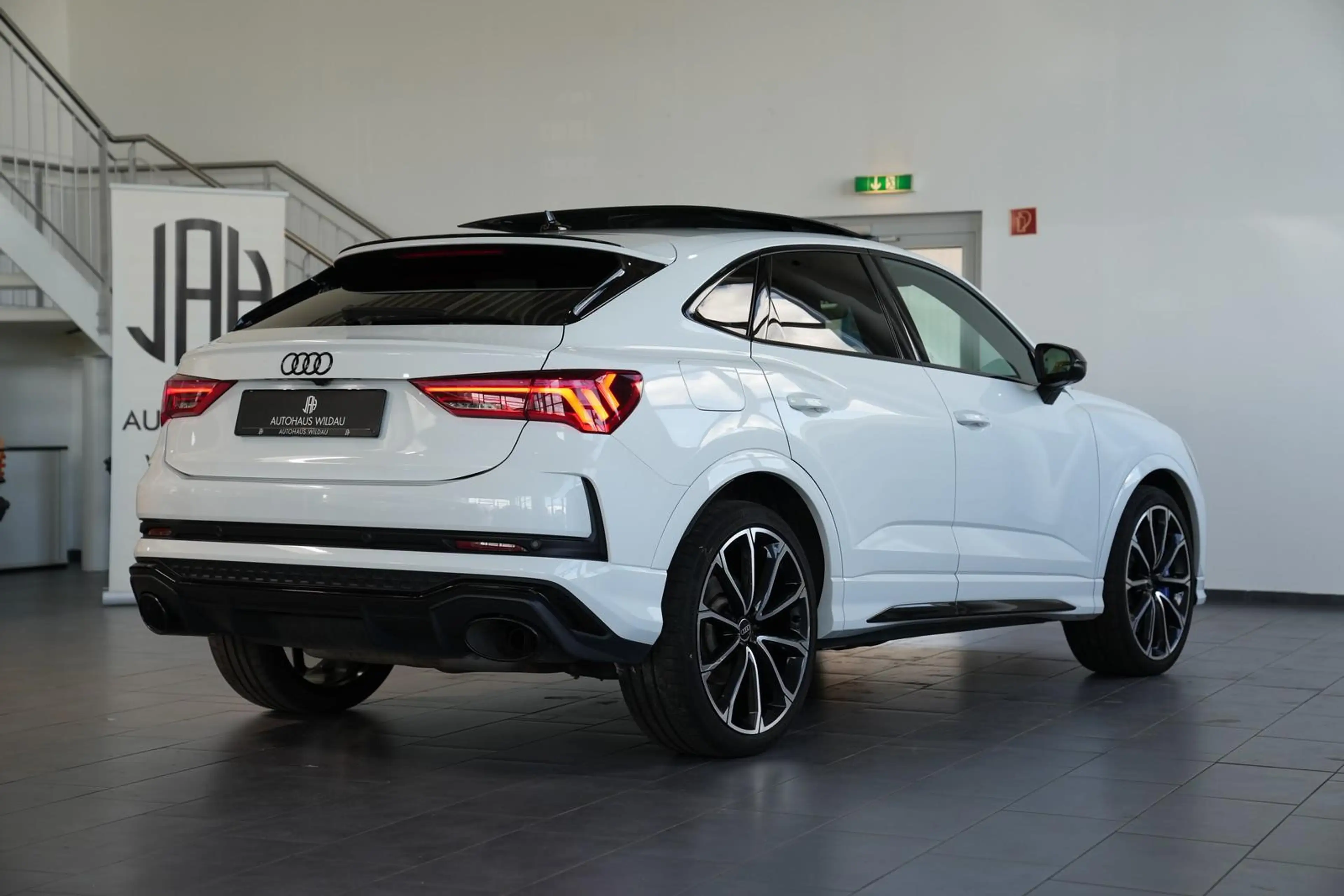 Audi RS Q3 Sportback 2.5 TFSI quattro *PANO*AHK*CERAMIC* — photo 8