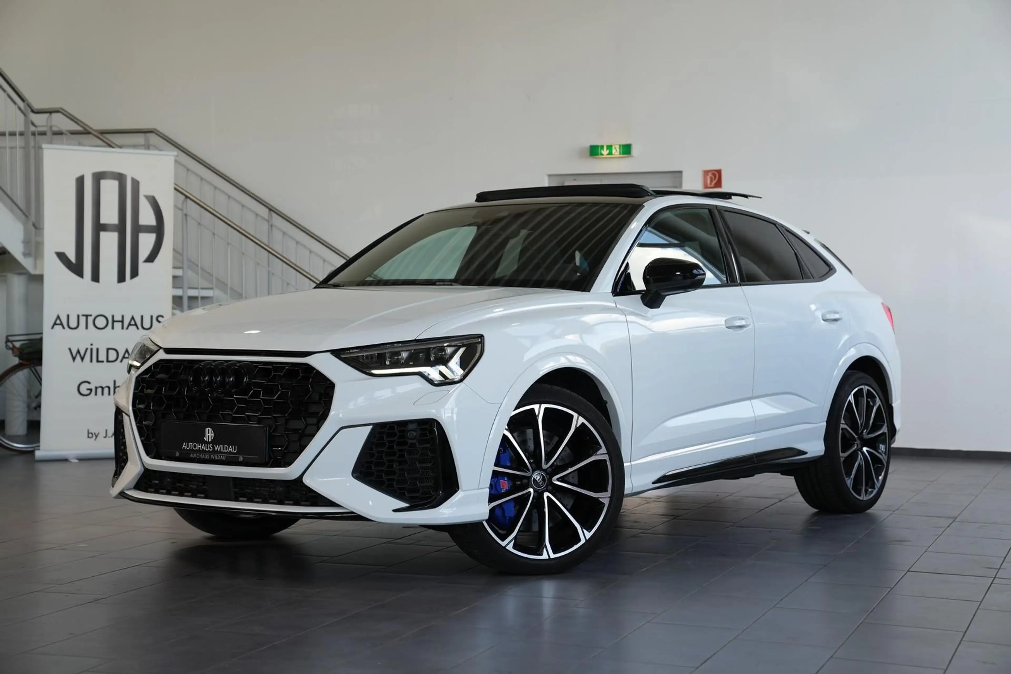 Audi RS Q3 Sportback 2.5 TFSI quattro *PANO*AHK*CERAMIC*
