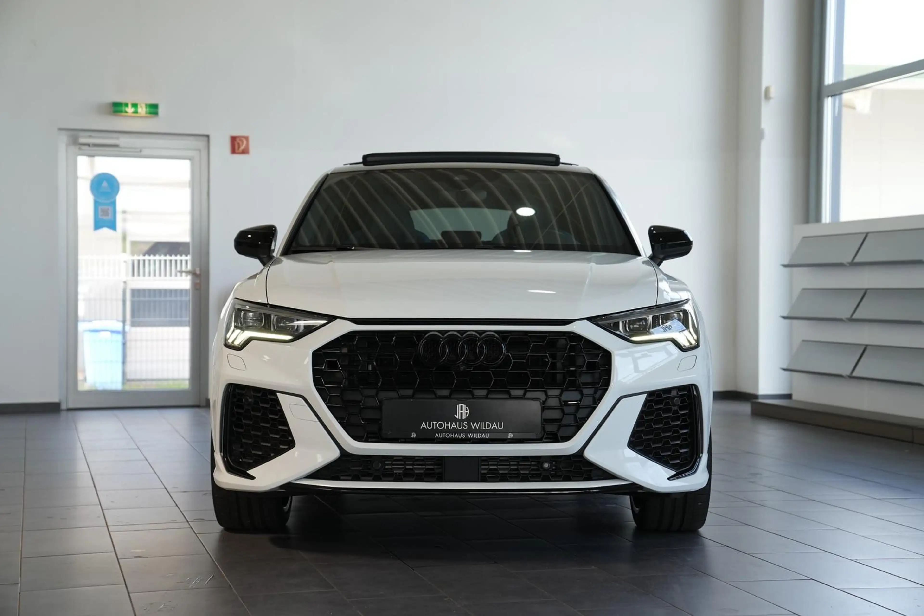 Audi RS Q3 Sportback 2.5 TFSI quattro *PANO*AHK*CERAMIC* — photo 4