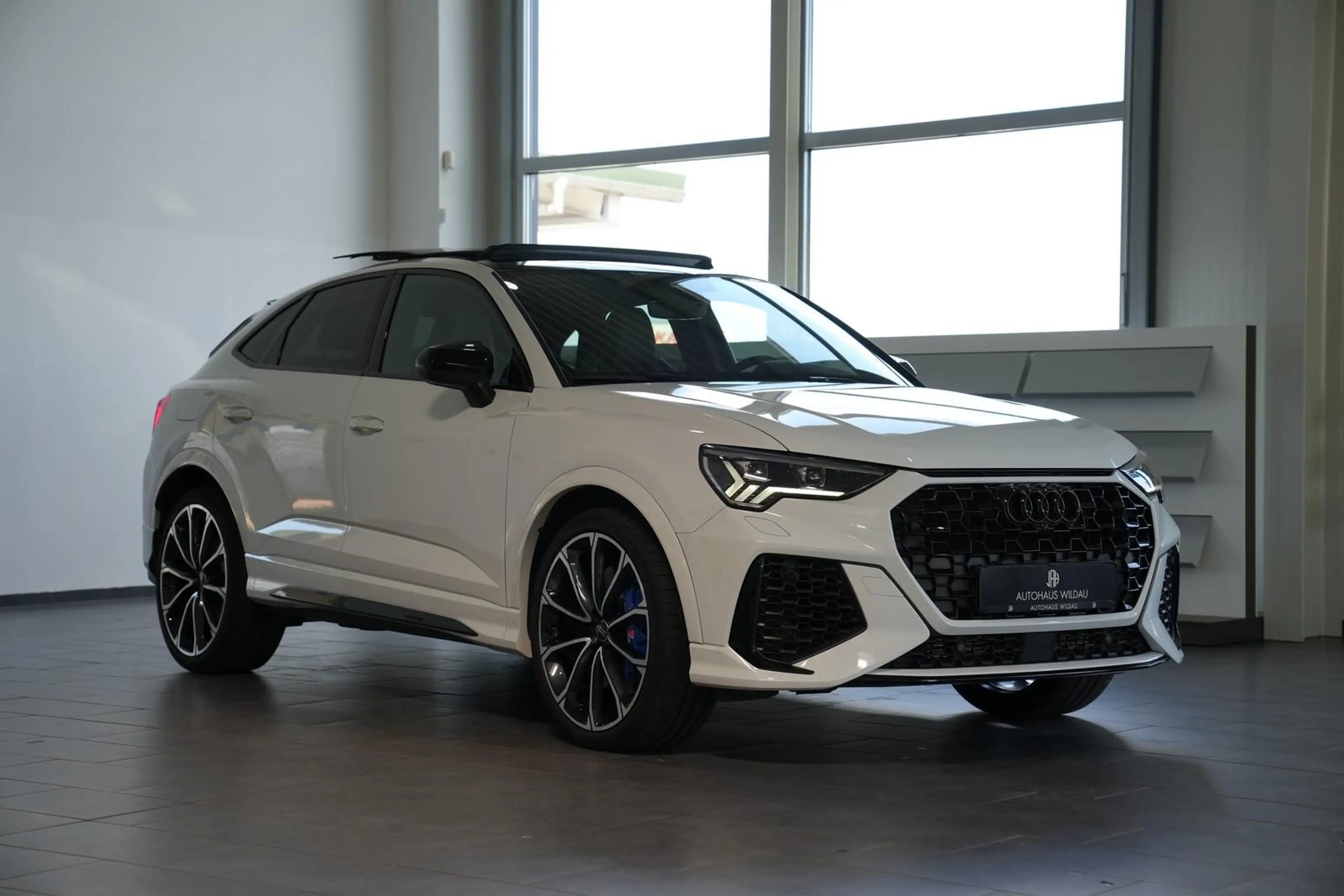 Audi RS Q3 Sportback 2.5 TFSI quattro *PANO*AHK*CERAMIC* — photo 5