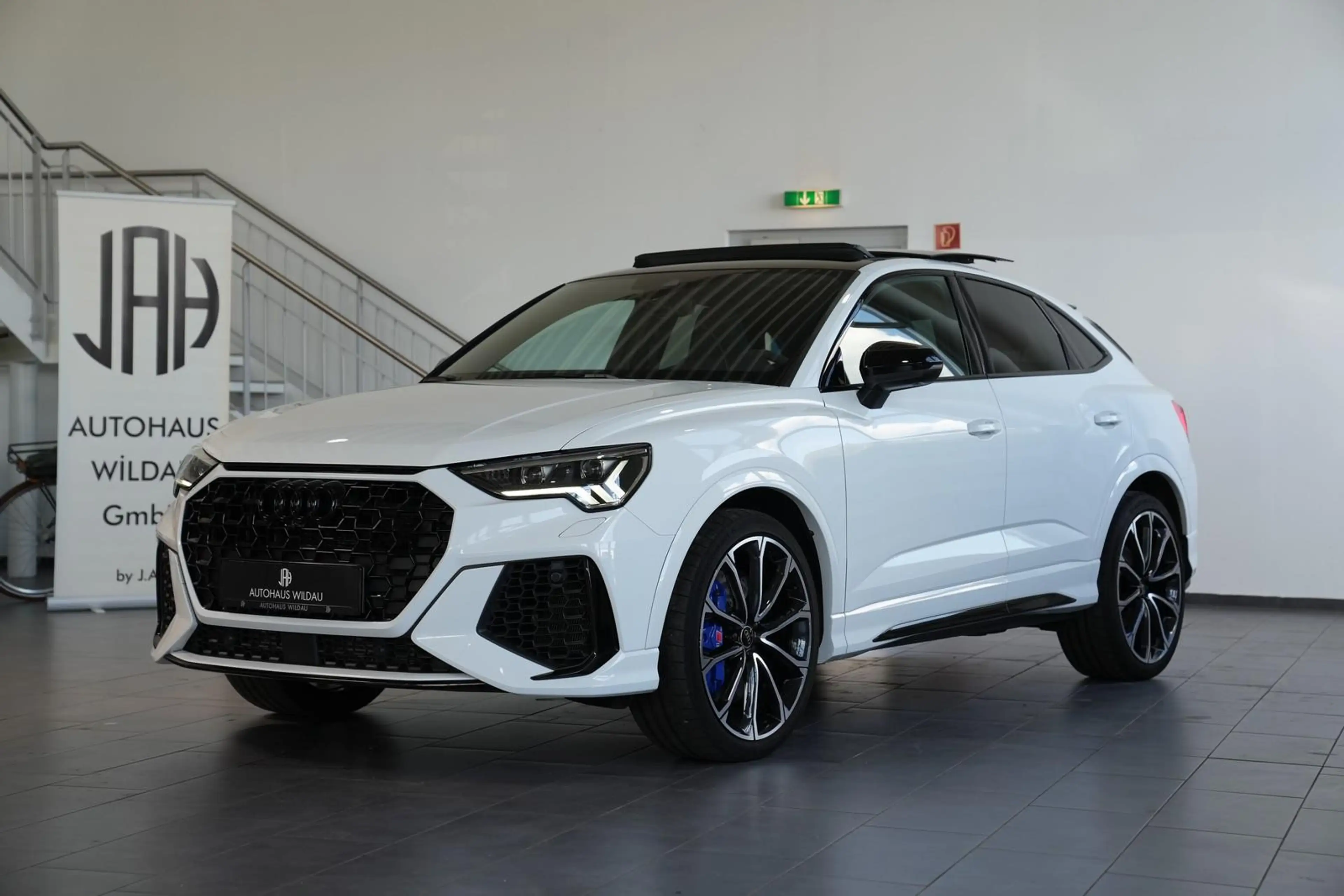 Audi RS Q3 Sportback 2.5 TFSI quattro *PANO*AHK*CERAMIC* — photo 3
