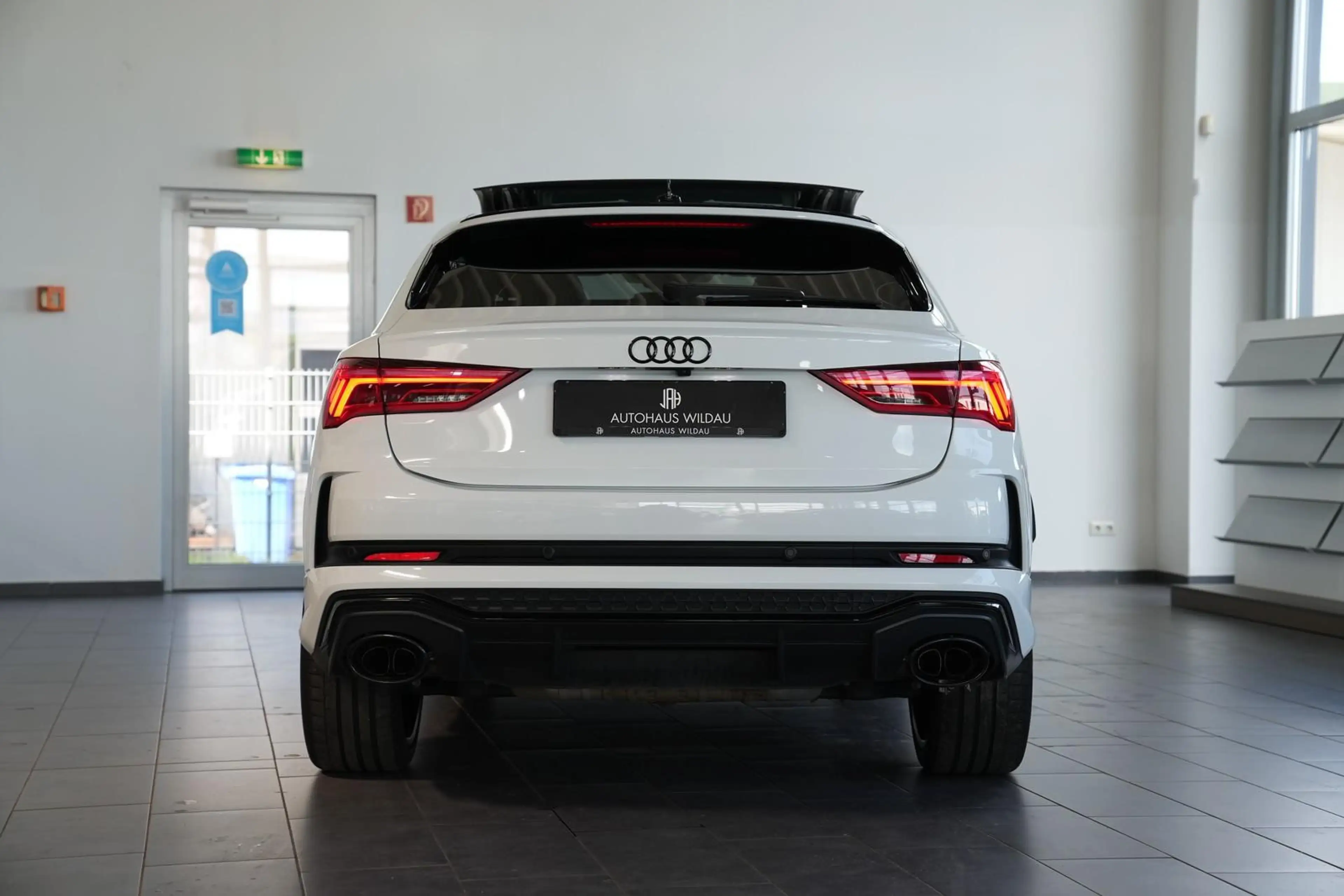 Audi RS Q3 Sportback 2.5 TFSI quattro *PANO*AHK*CERAMIC* — photo 9