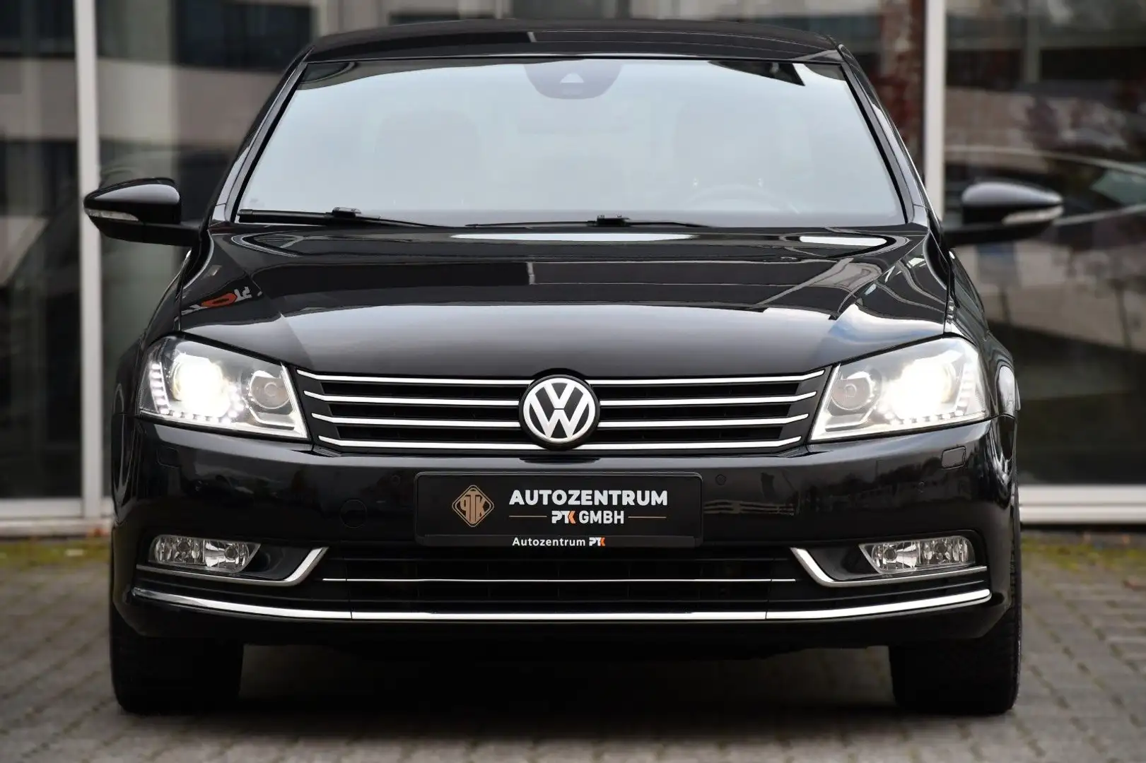 Volkswagen Passat 2.0 TDI DSG 4Motion BM Exclusive ACC Schwarz - 2