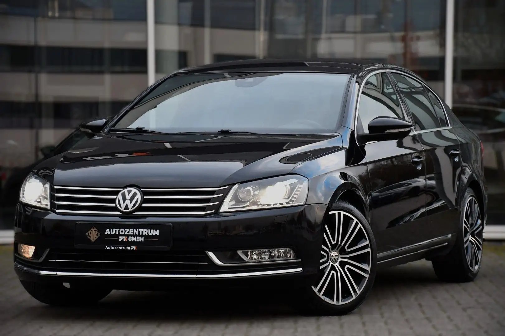 Volkswagen Passat 2.0 TDI DSG 4Motion BM Exclusive ACC Schwarz - 1