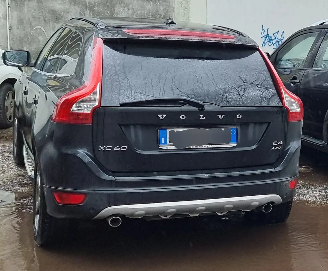 Volvo XC60 XC60 2.4 d4 (d3) Momentum awd 163cv geartronic Nero - 2