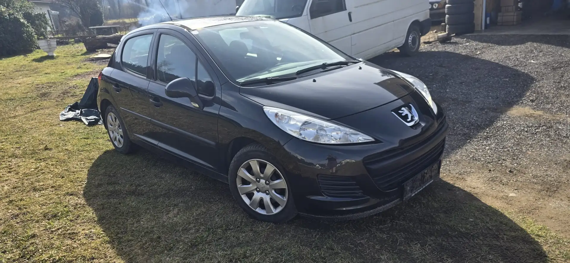Peugeot 207 Junior+1,4+HDi+70 Schwarz - 1
