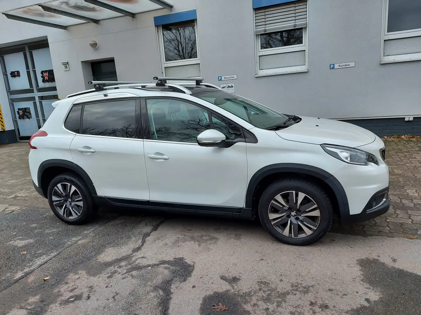 Peugeot 2008 2008+AUTOMATiK* PANO* NAVI* SiTZHEiZUNG Weiß - 1
