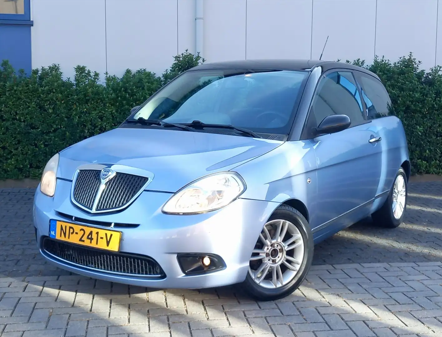 Lancia Ypsilon 1.2 Argento Airco Blau - 1