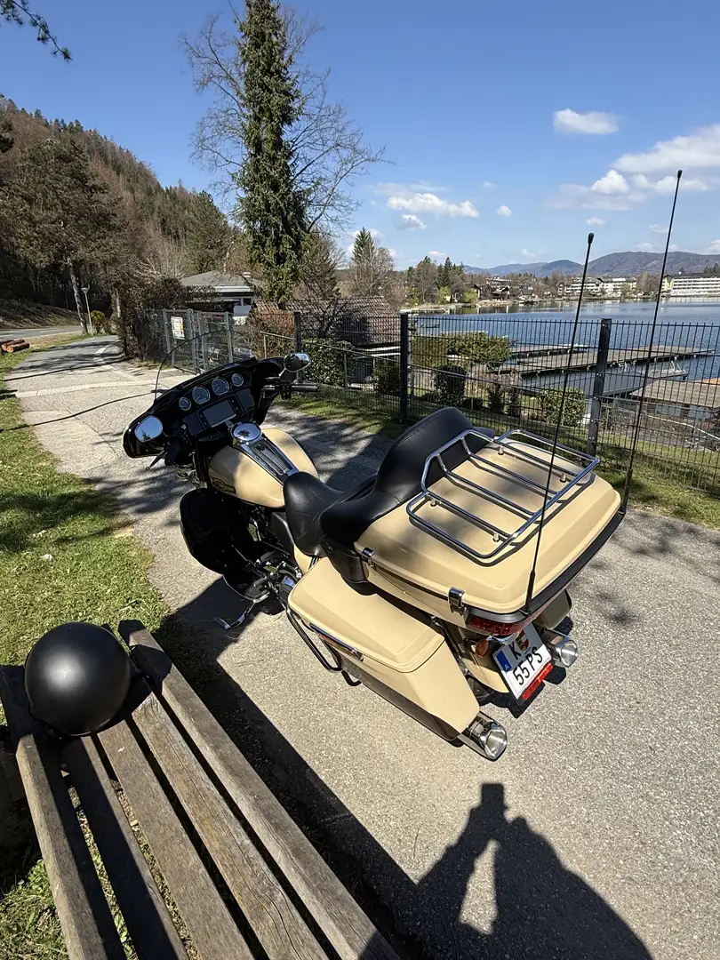 Harley-Davidson Electra Glide FLHTK Ultra Limited Amarillo - 2