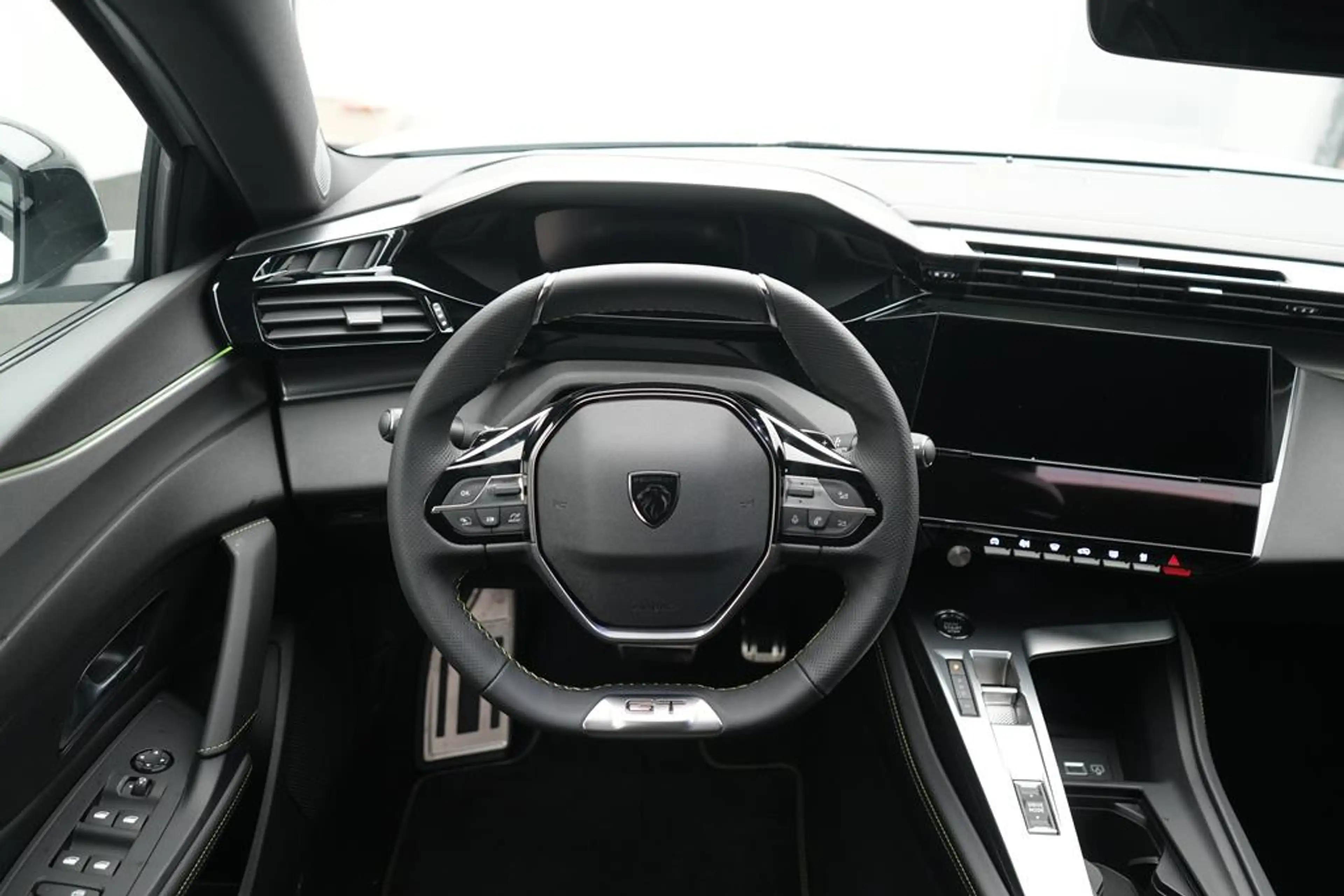 Peugeot 308 1.2 PureTech 130 GT — photo 28