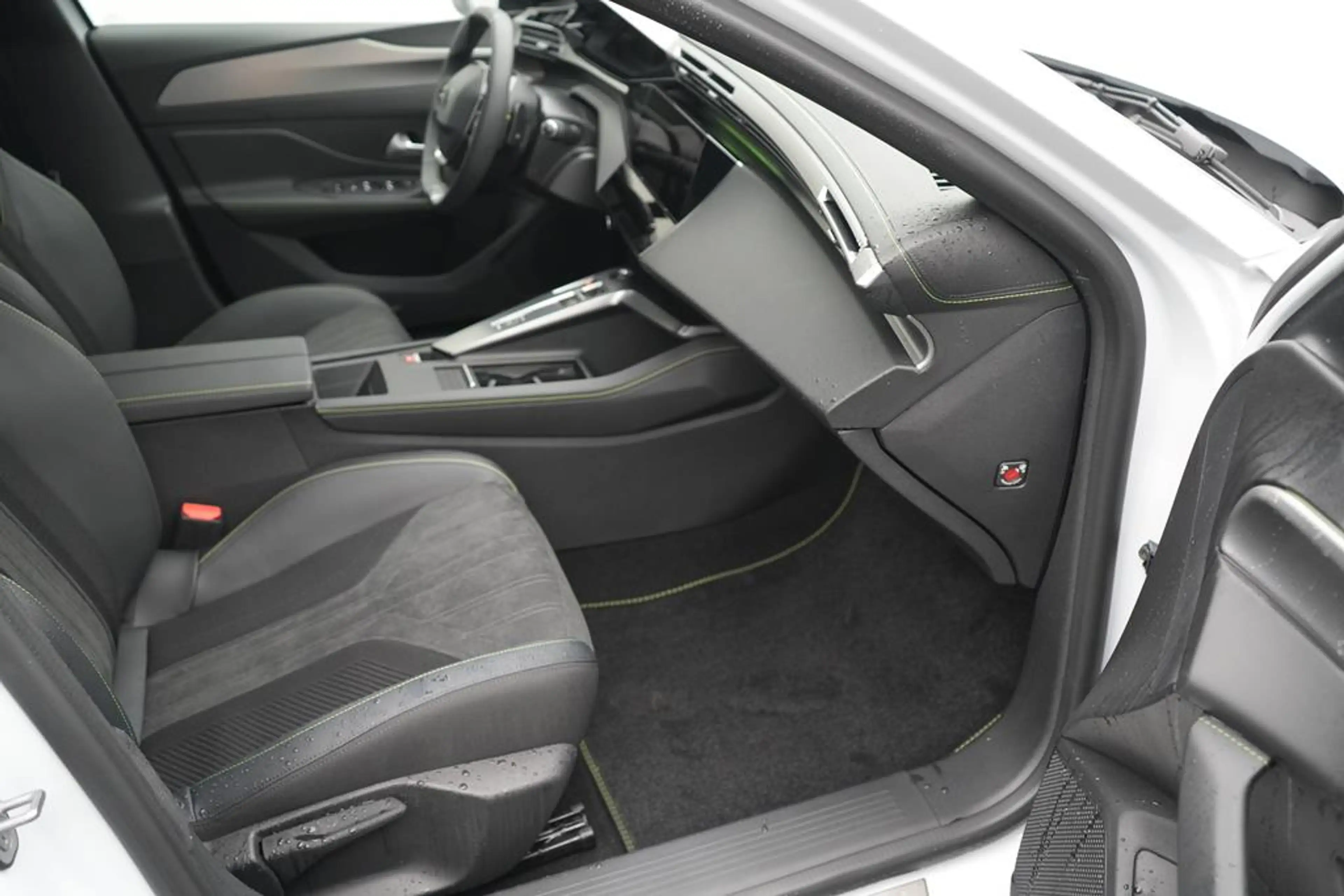 Peugeot 308 1.2 PureTech 130 GT — photo 29
