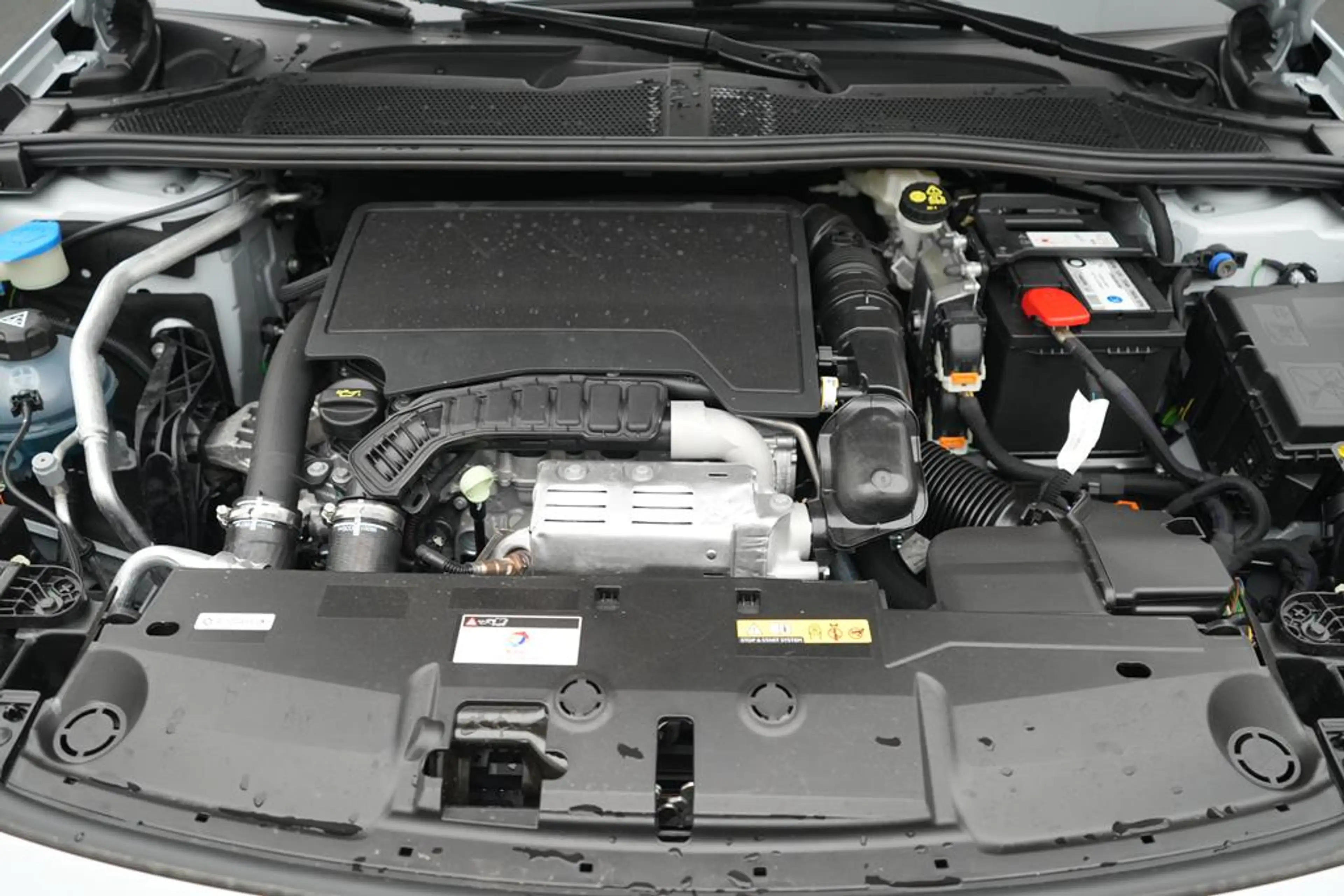Peugeot 308 1.2 PureTech 130 GT — photo 25
