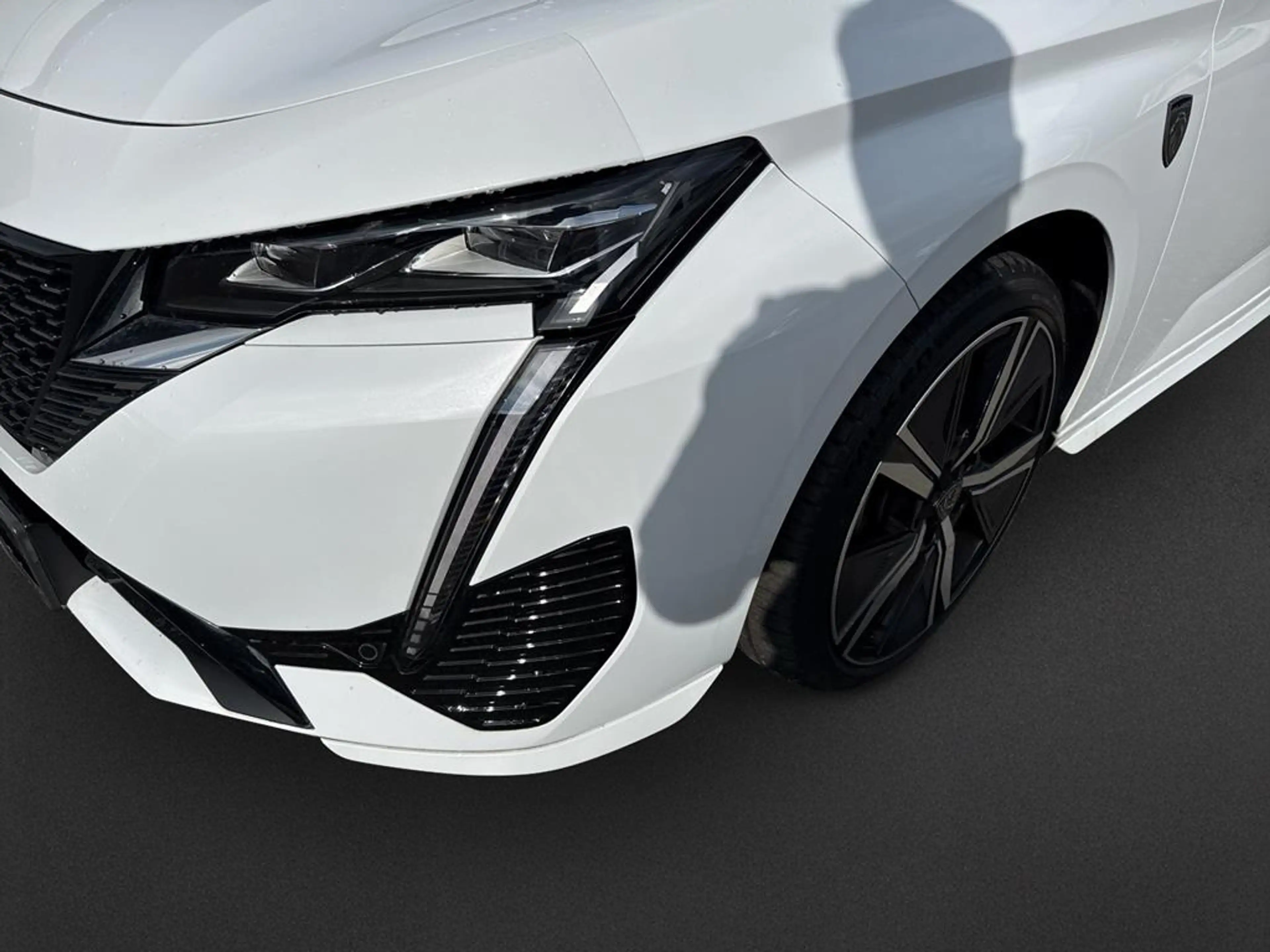 Peugeot 308 1.2 PureTech 130 GT — photo 12