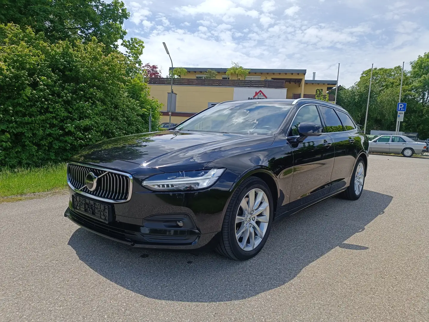 Volvo V90 B4 Mild-Hybrid * 1.Hand * Top Zustand *Leder AHK Noir - 1