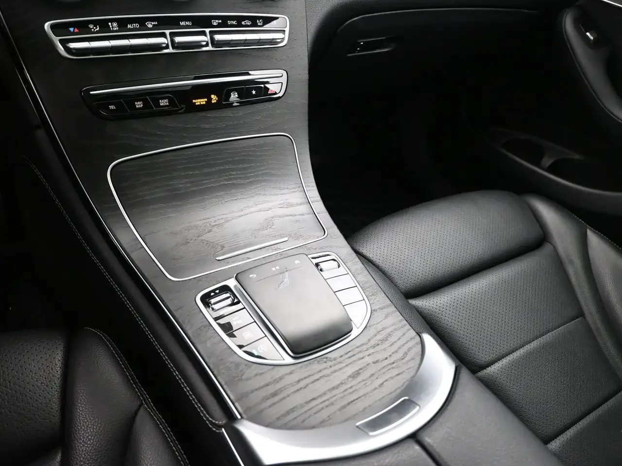 Mercedes-Benz GLC снимка Mercedes-Benz GLC