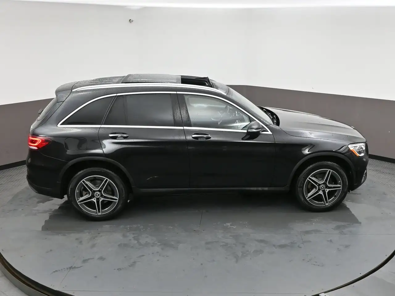 Mercedes-Benz GLC снимка Mercedes-Benz GLC